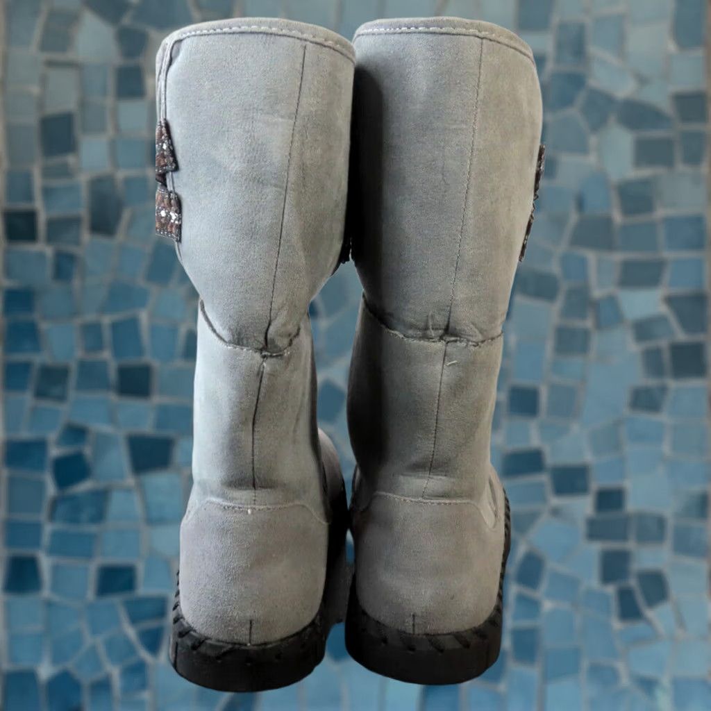Vintage READ Muk Luks Womens Size 6 Gray Suede Faux Fur Lined Boots Size US 6 / IT 36 - 1 Thumbnail