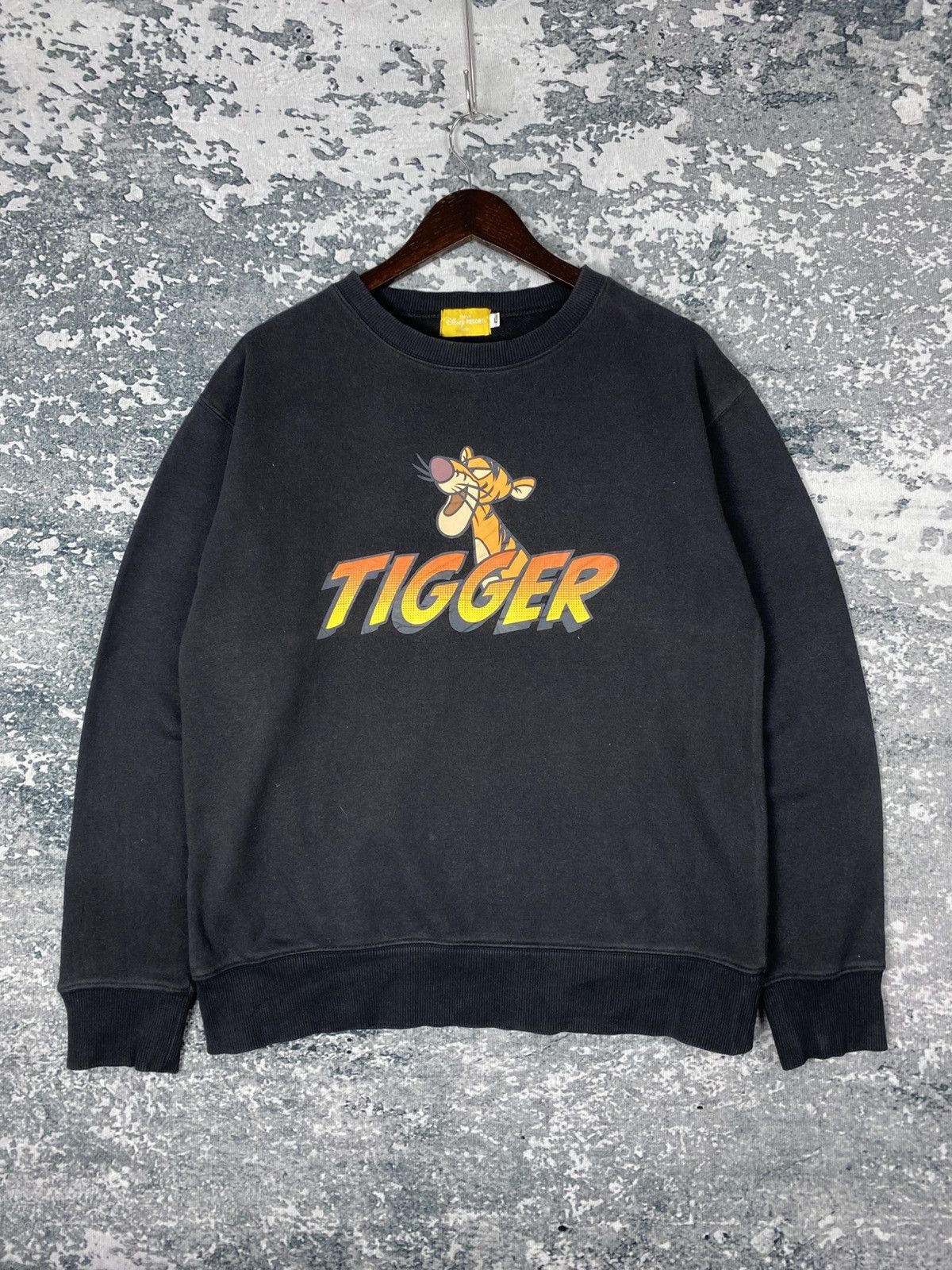 Disney Vintage Tiger x Disney Crewneck Faded Sweatshirts Size US L / EU 52-54 / 3 - 1 Thumbnail