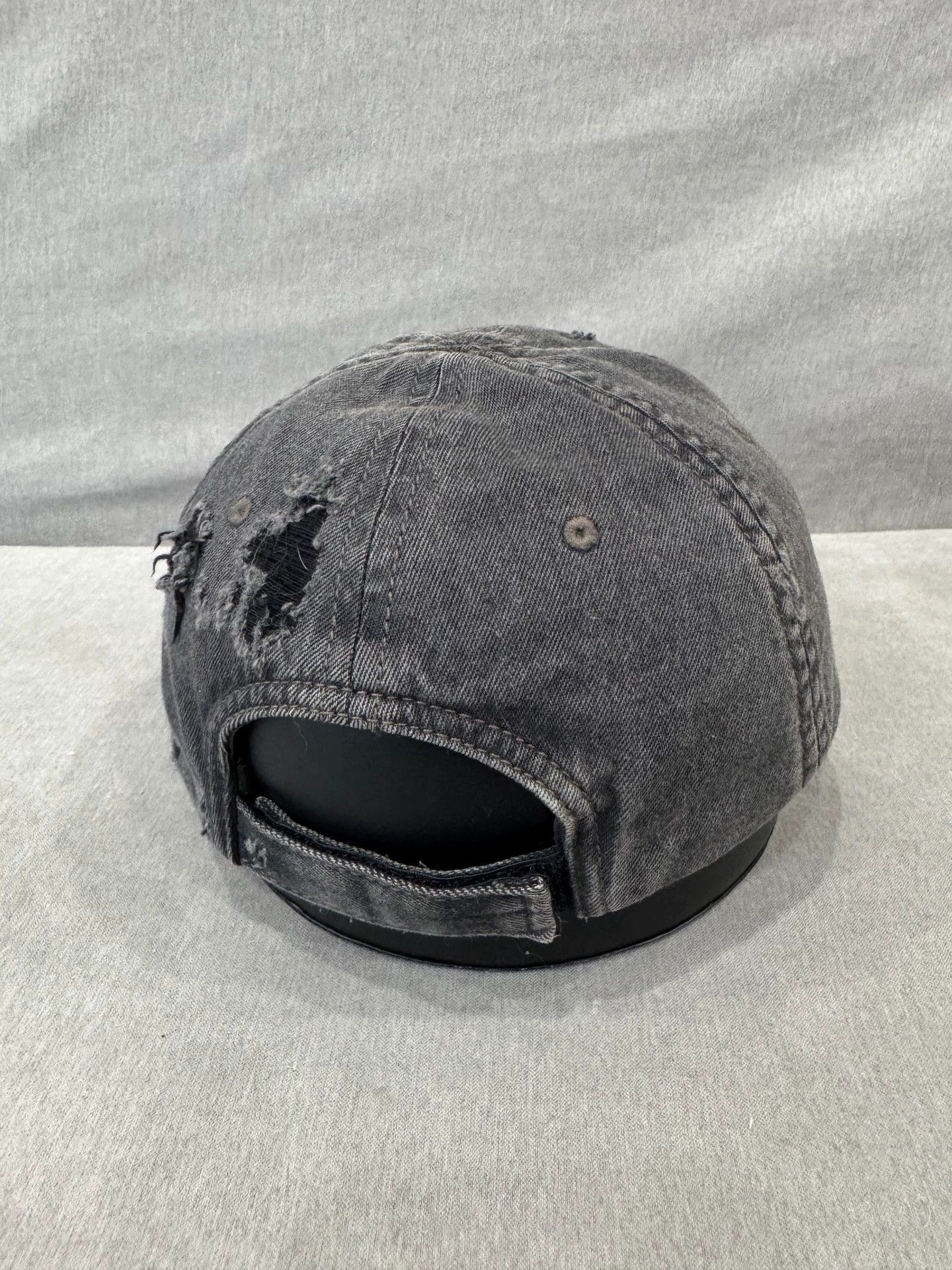 Balenciaga Balenciaga distressed embroidered baseball cap Size 40 - 3 Thumbnail