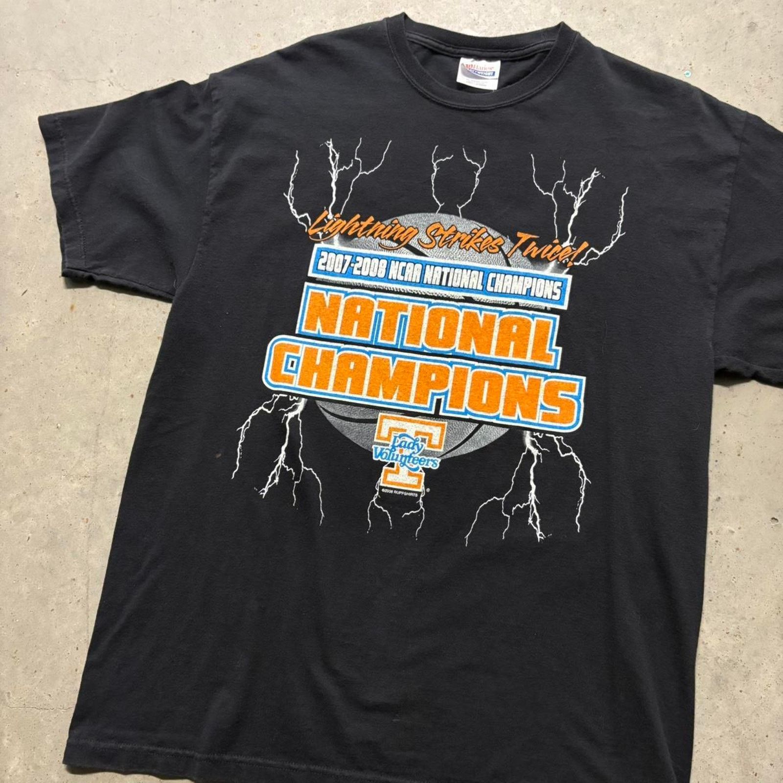 Hanes × Japanese Brand × Vintage Crazy Vintage 2008 Tennessee Lady Vols Championship T Shirt Size US L / EU 52-54 / 3 - 2 Thumbnail