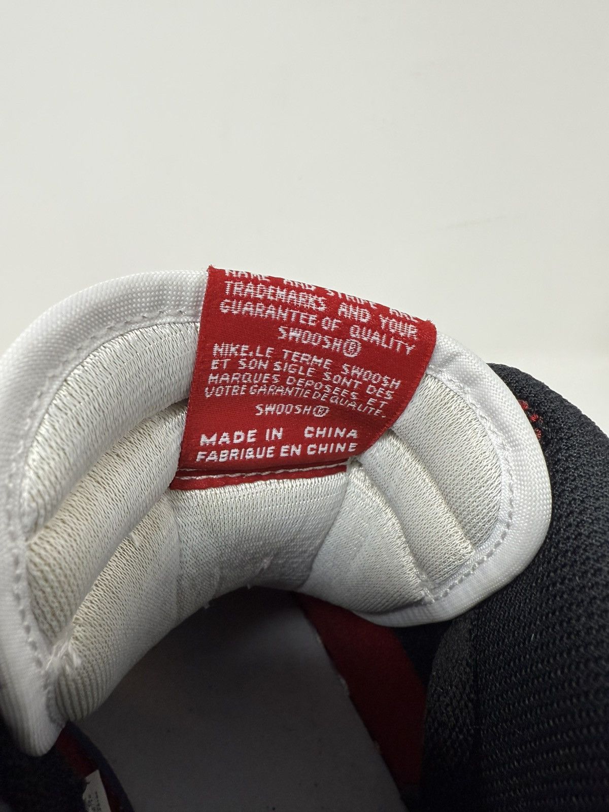 Nike Nike Air Jordan 1 Retro High OG 'Chicago' 2015 555088-101 Size US 9.5 / EU 42-43 - 6 Thumbnail