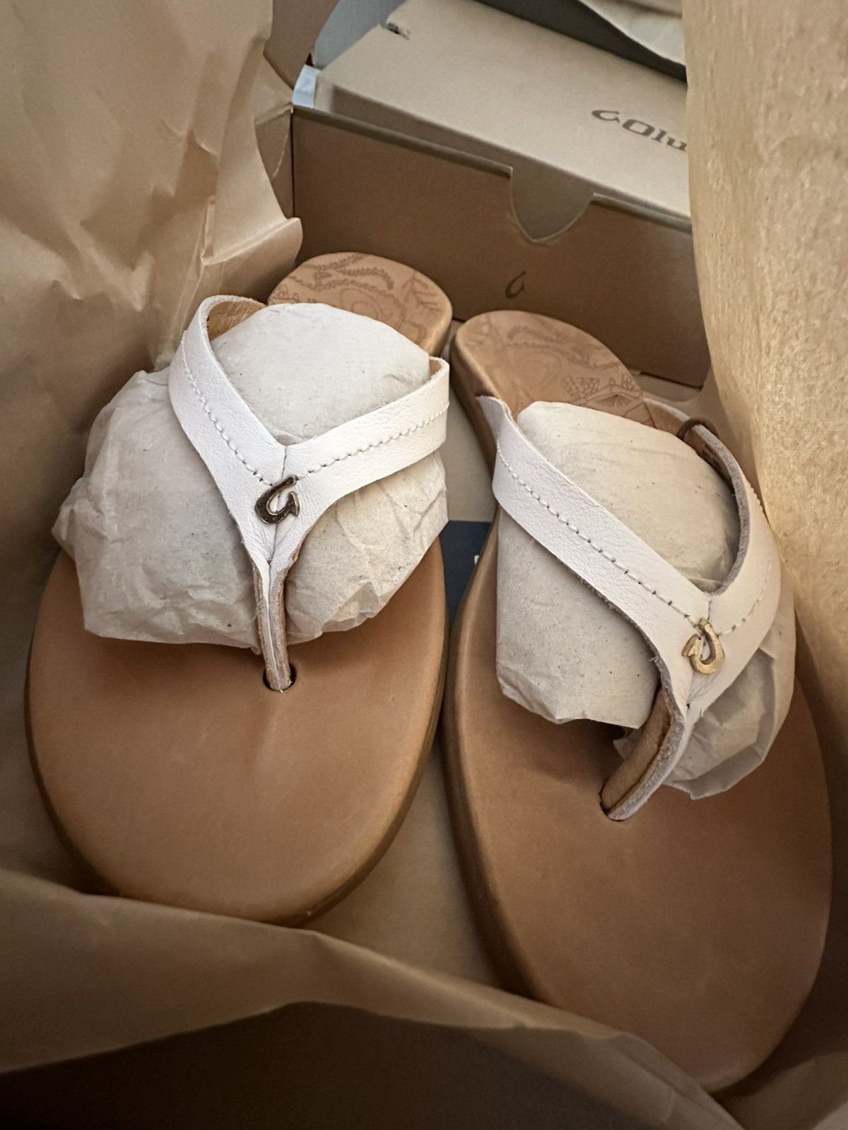 Olukai Hoku White Leather sandals Size US 6 / IT 36 - 1 Thumbnail