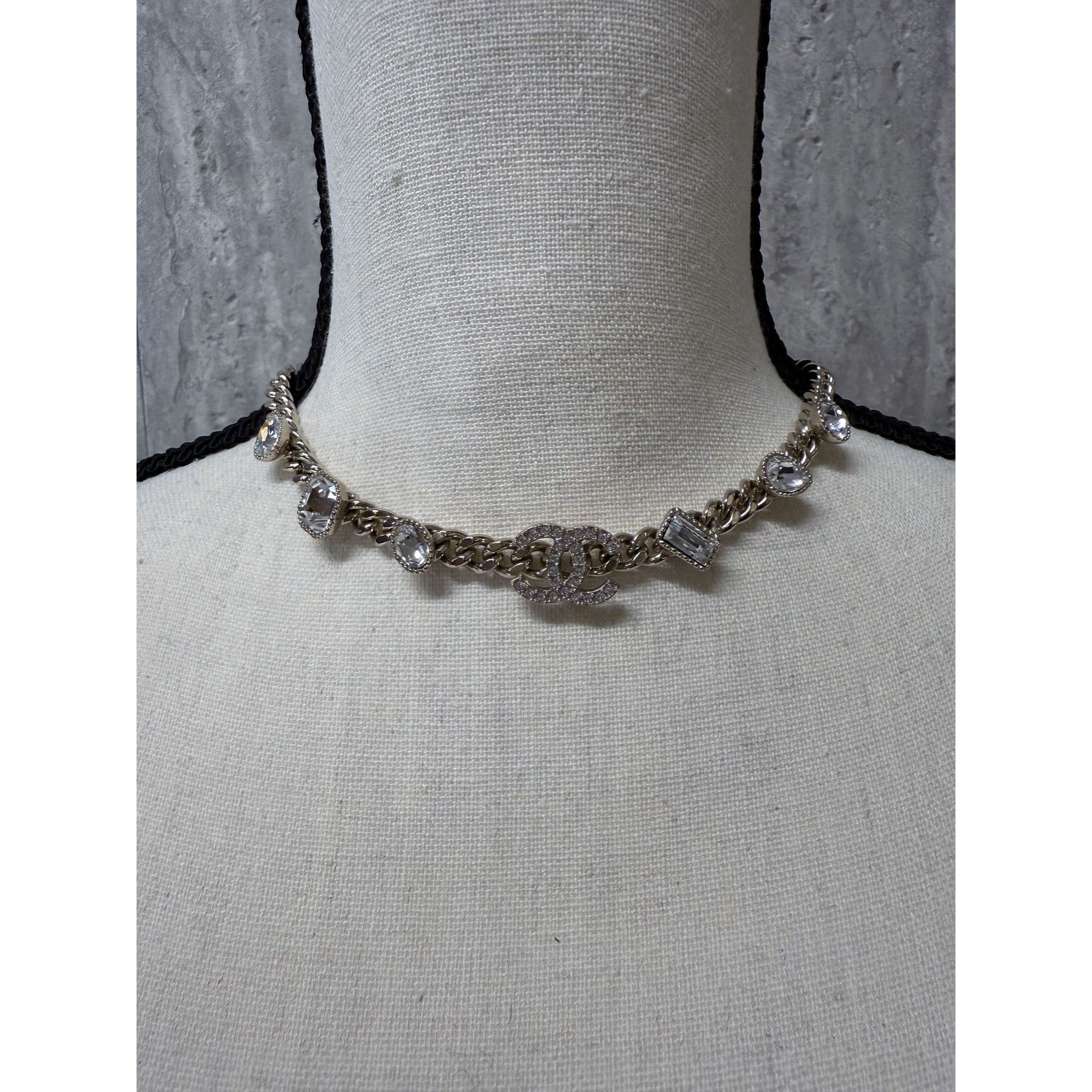 Chanel Chanel Gold-Tone Crystal Embellished Chain Necklace With CC Size ONE SIZE - 11 Thumbnail