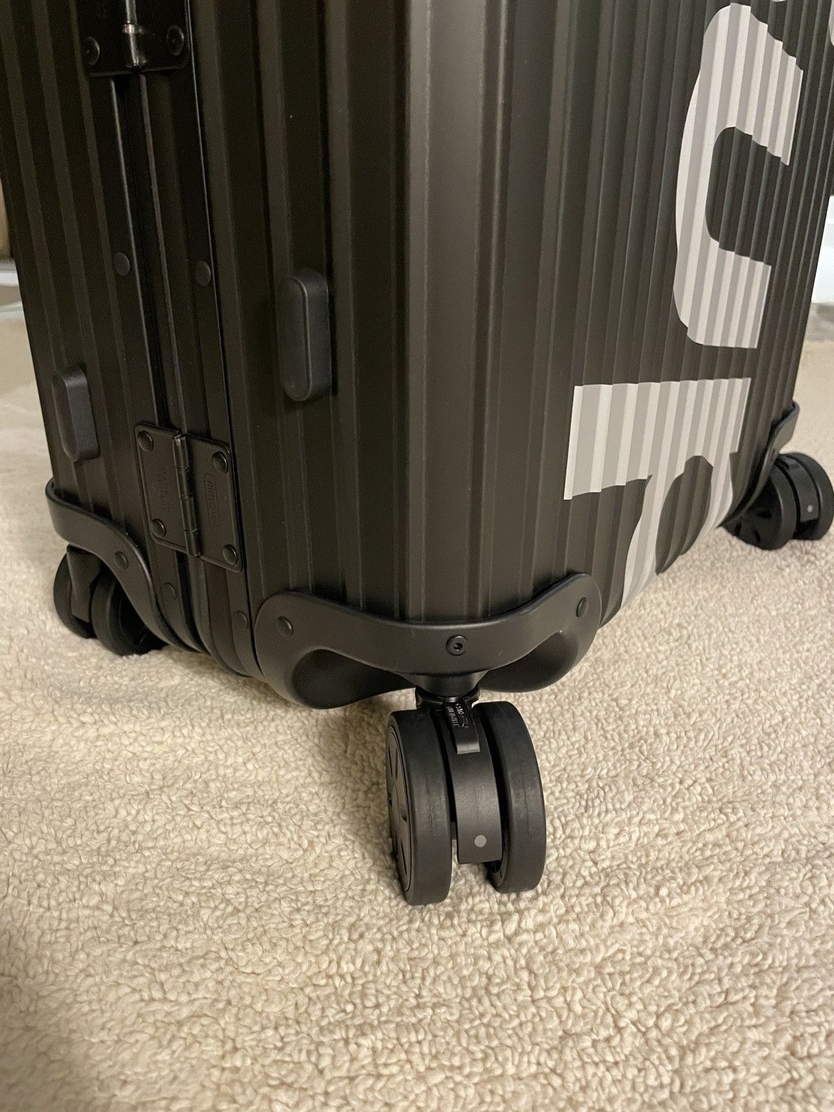 Rimowa × Supreme Selling Rimowa & Supreme luggage 45L Size ONE SIZE - 17 Thumbnail