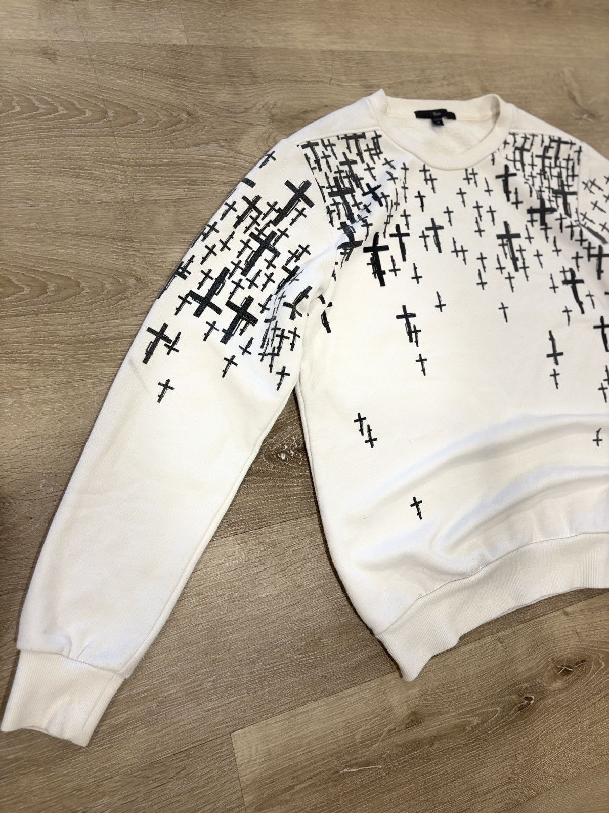 5cm 5CM White crewneck with black cross pattern Size US M / EU 48-50 / 2 - 5 Thumbnail