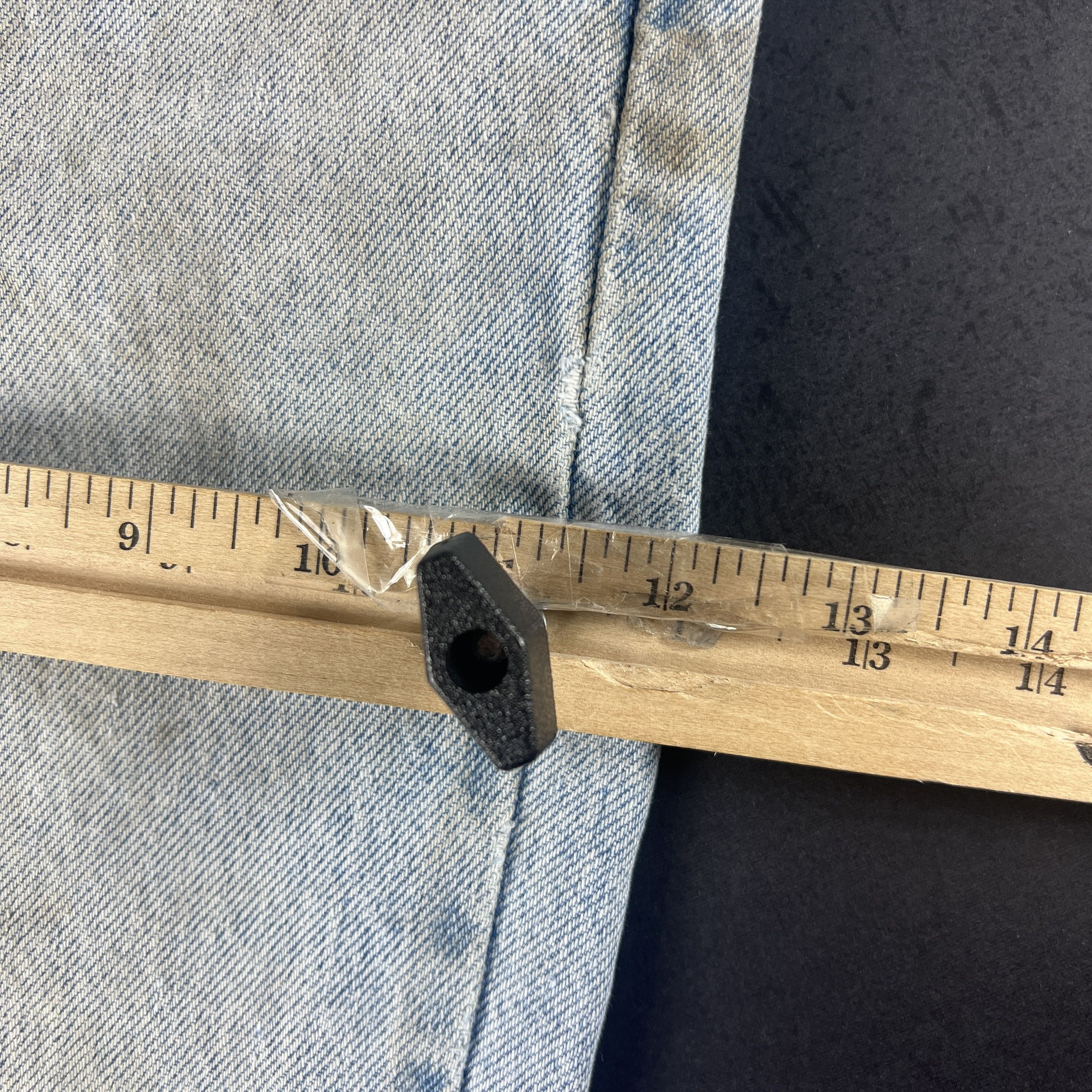 Levi's VTG Levi's Jeans 550 Relaxed Blue Thrashed Denim Orange Tab Size US 33 - 21 Thumbnail