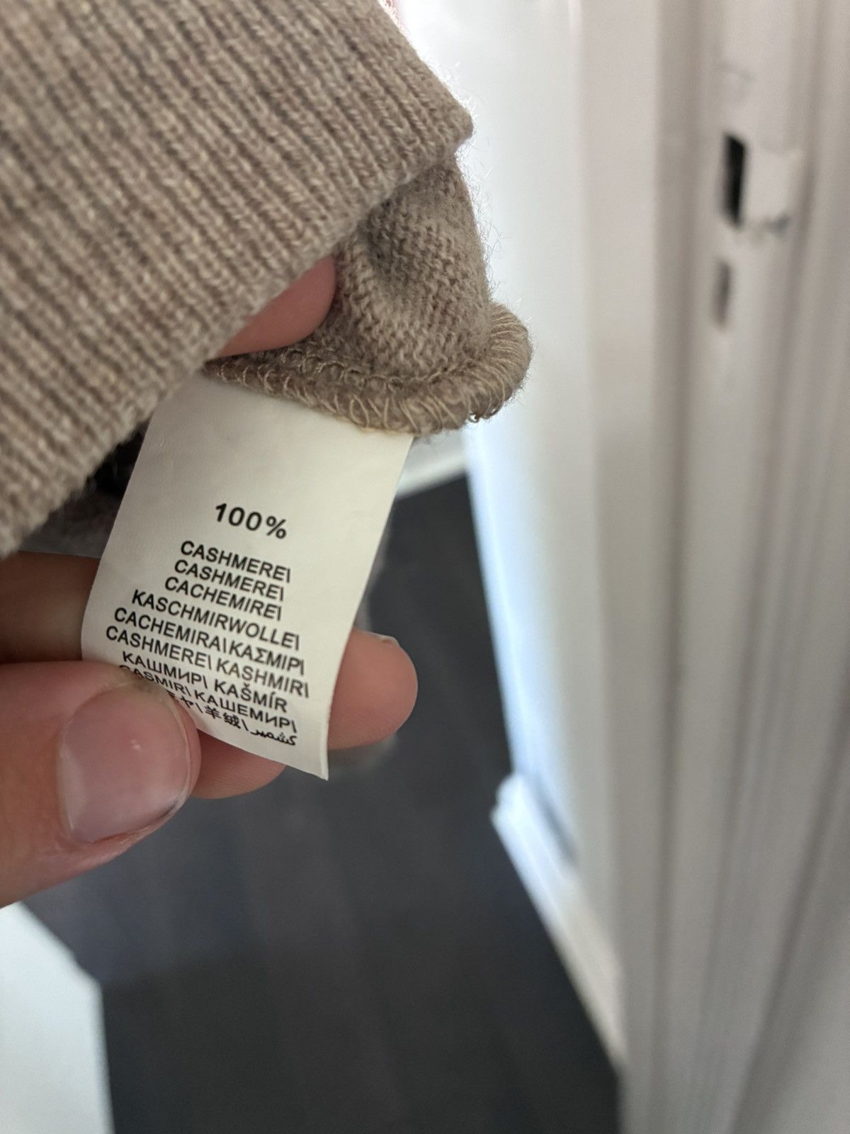 Brunello Cucinelli Brunello Cucinelli cashmere cardigan oatmeal size large/54 Size US L / EU 52-54 / 3 - 5 Thumbnail