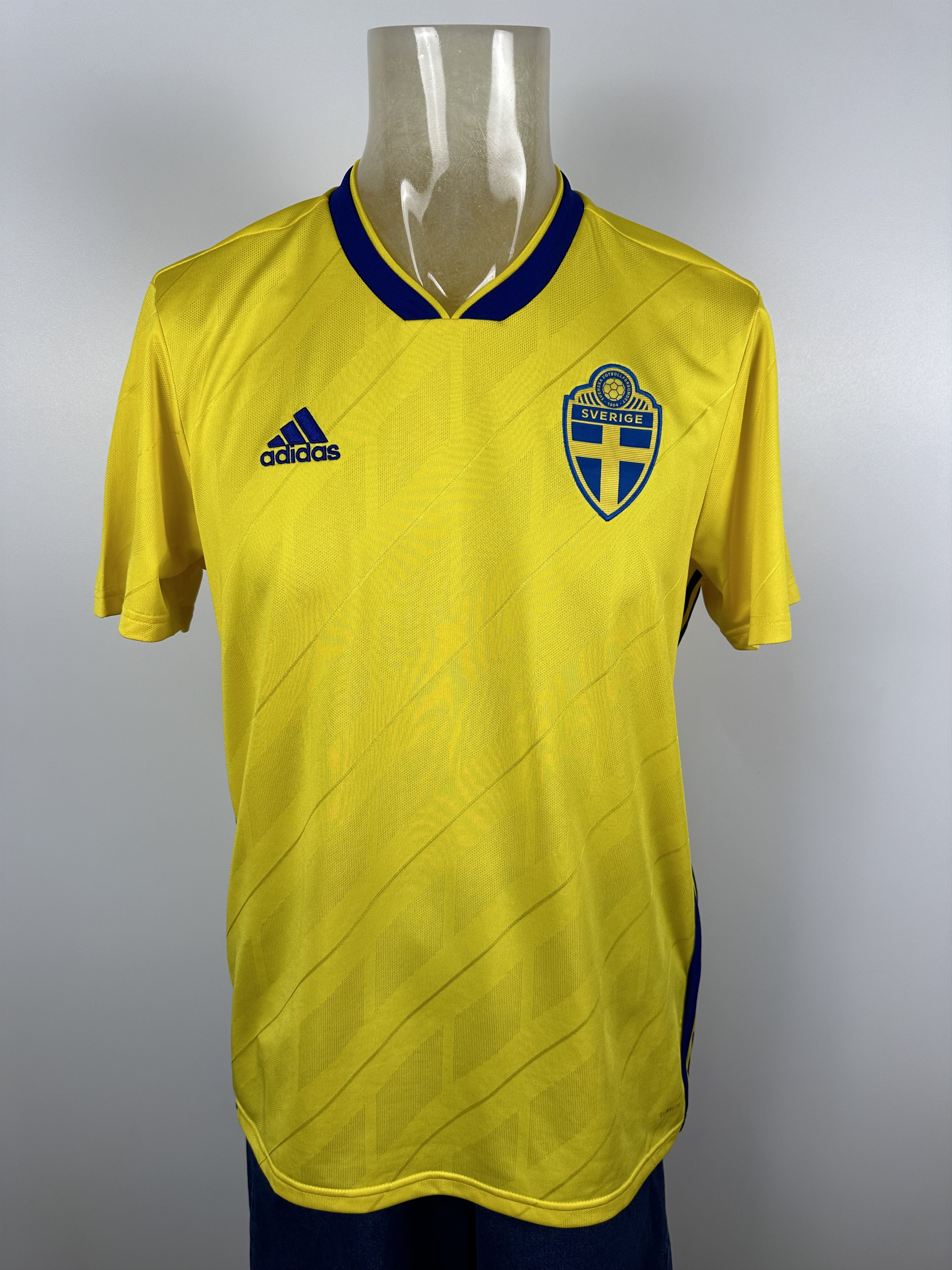 Adidas SWEDEN 2018 2019 FOOTBALL SHIRT SOCCER JERSEY NIKE Size L Size US L / EU 52-54 / 3 - 1 Thumbnail