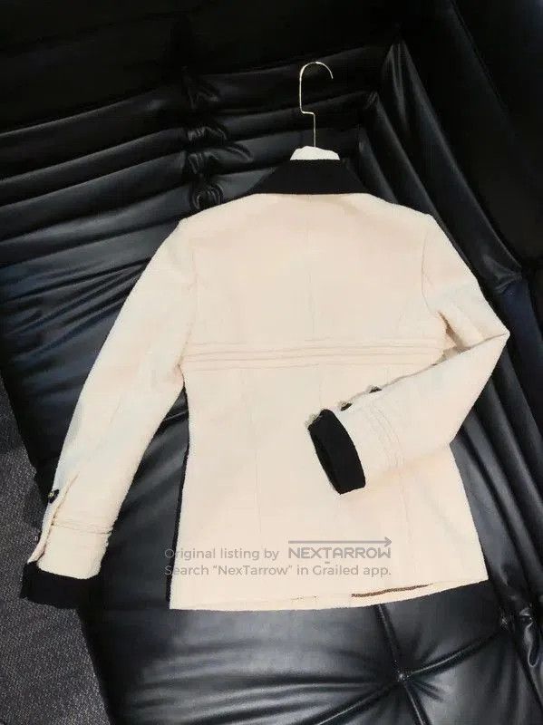 Chanel Chanel Beige Wool Blend Jacket with Black Trim . Size M / US 6-8 / IT 42-44 - 1 Thumbnail