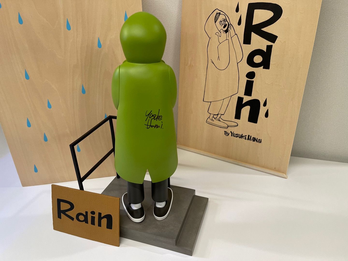 Japanese Brand × Sacai YUSUKE HANAI Rain Figure Signed Edition Size ONE SIZE - 2 Thumbnail