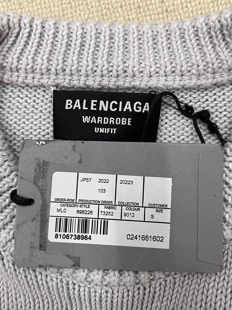 Balenciaga Balenciaga Solid crewneck long-sleeve pullover with embroi Size US S / EU 44-46 / 1 - 5 Thumbnail
