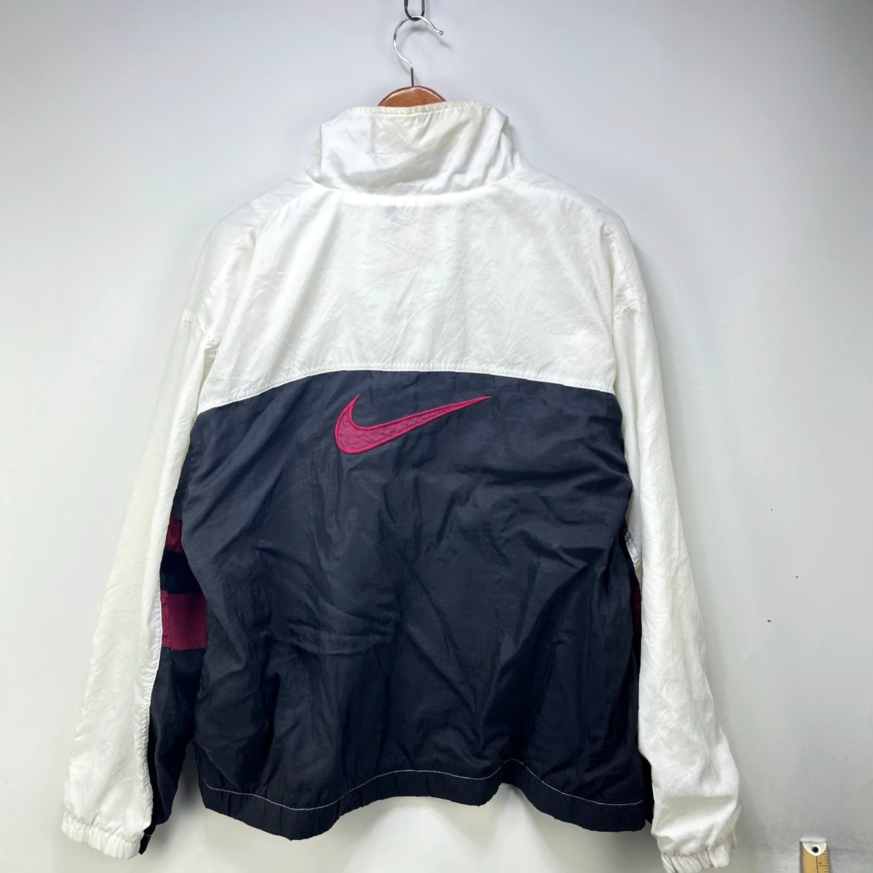 Nike VINTAGE Nike Windbreaker Jacket Swoosh Black 90s Logo 300 Warmth Adults L Regular Size US L / EU 52-54 / 3 - 2 Thumbnail