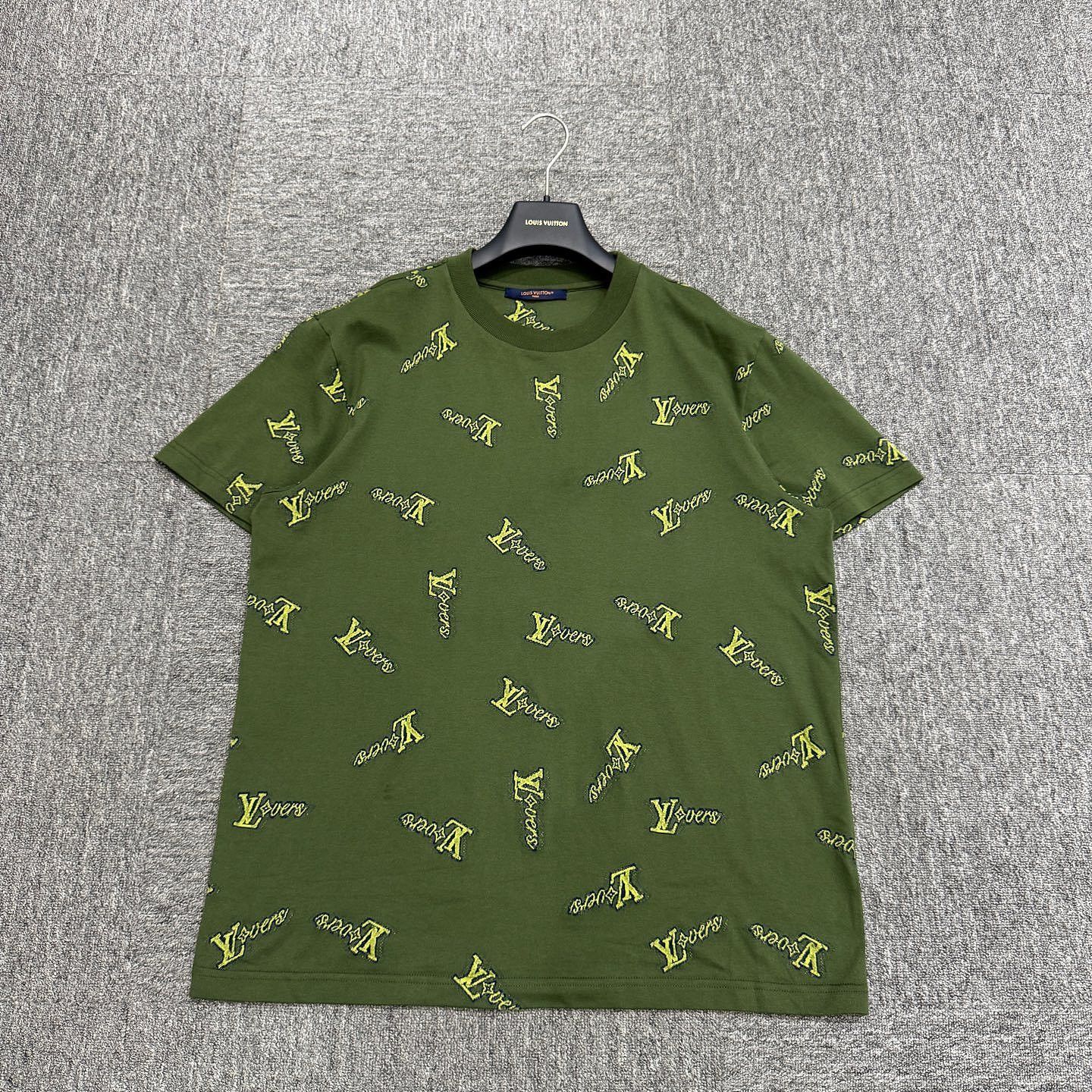 Louis Vuitton Louis Vuitton Monogram Logo T-Shirt Size XL Size US XL / EU 56 / 4 - 1 Thumbnail