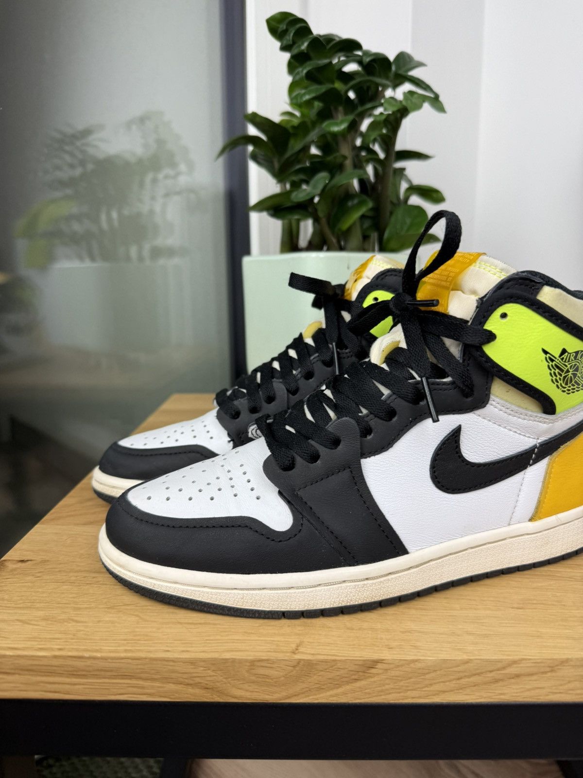 Jordan Brand Air Jordan 1 Volt Gold Size US 7.5 / EU 40-41 - 3 Thumbnail