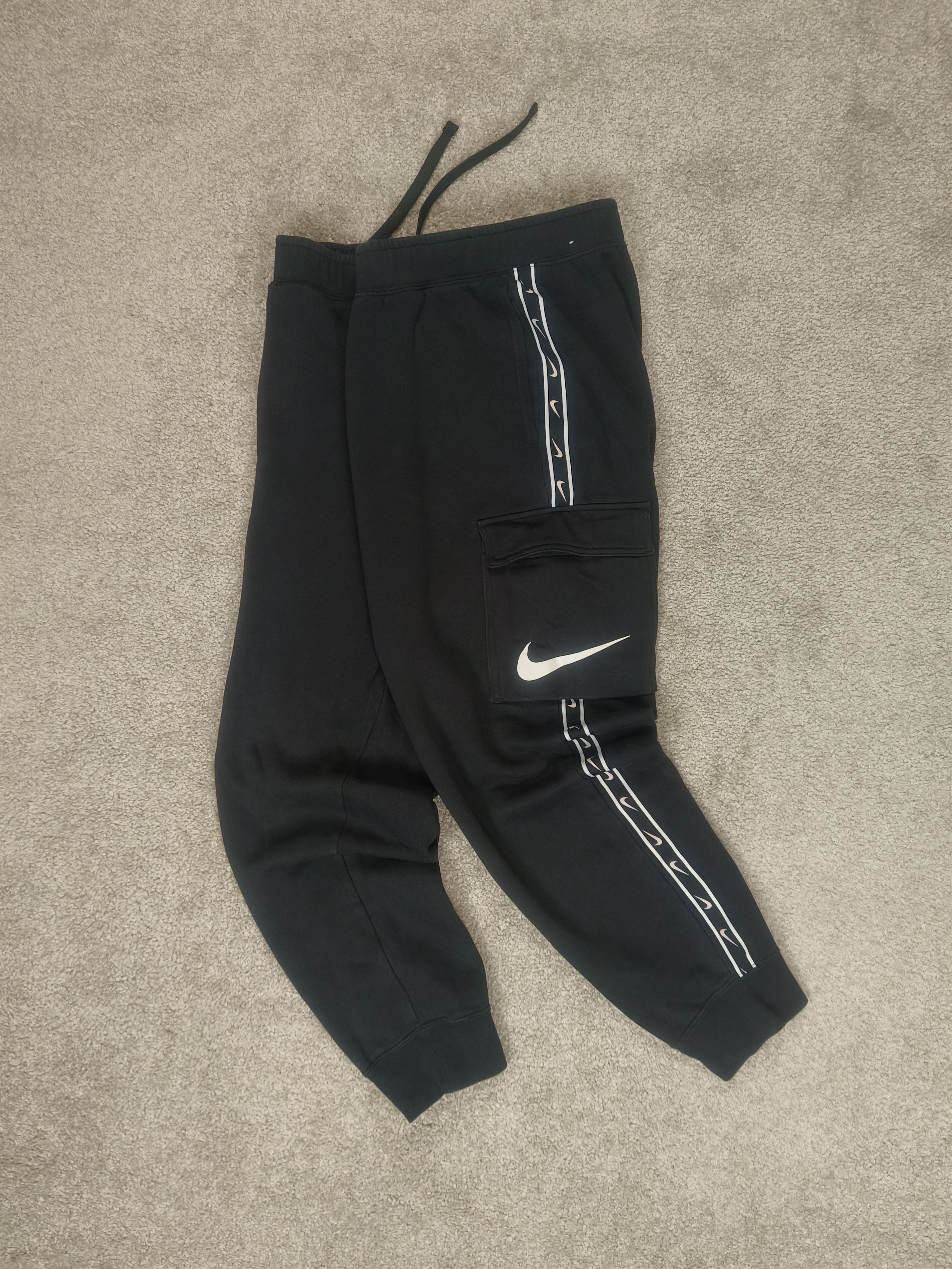 Nike Nike Cargo Joggers Swoosh Logo White Tape Detail Sweatpants Size US 32 / EU 48 - 1 Thumbnail