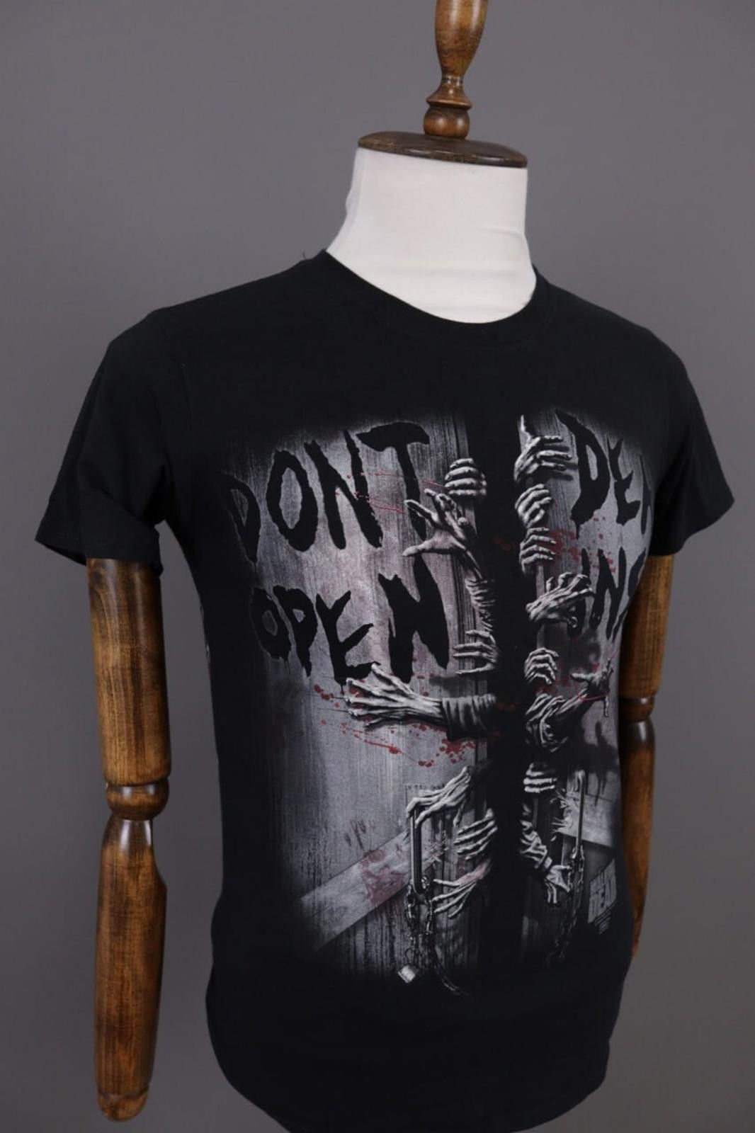 Gildan Gildan The Walking Dead AMC Black All Over Print Size S Size US S / EU 44-46 / 1 - 8 Thumbnail