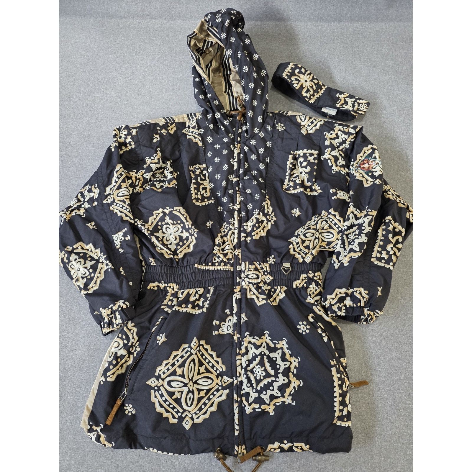 Obermeyer VTG Obermeyer Fanciful Jacket Black aztec Hood w headband Size S / US 4 / IT 40 - 1 Thumbnail