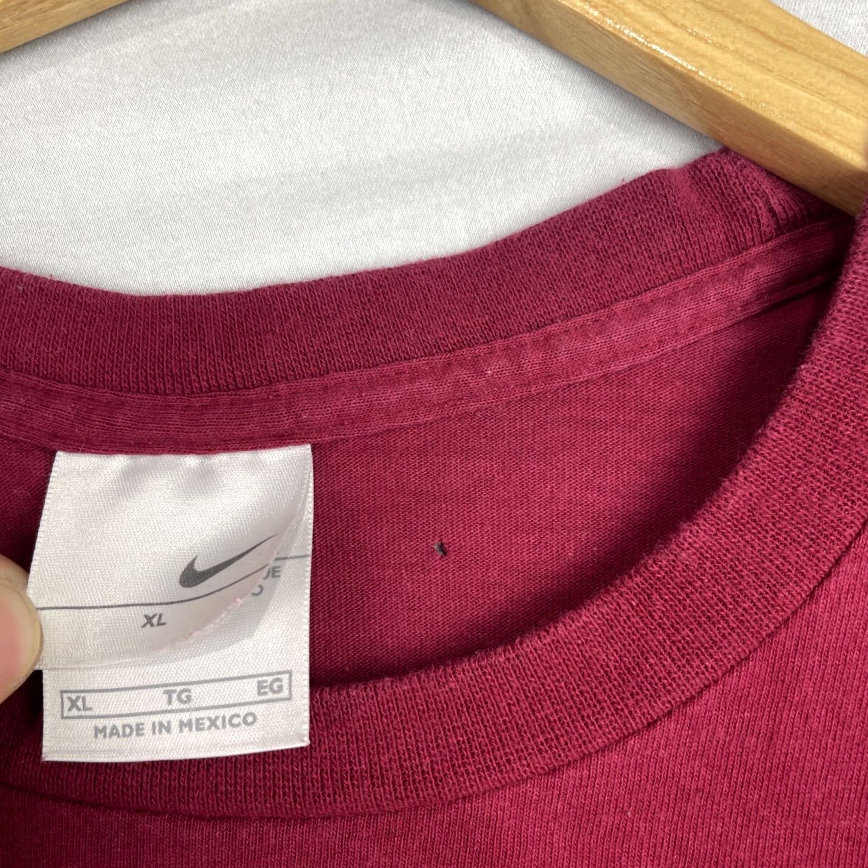 Nike VINTAGE Nike Shirt Mens XL Swoosh Logo Streetwear Adult Y2K Maroon Purple Logo Embroidered Short Sleeve Crew Neck T-Shirt Size US XL / EU 56 / 4 - 5 Thumbnail