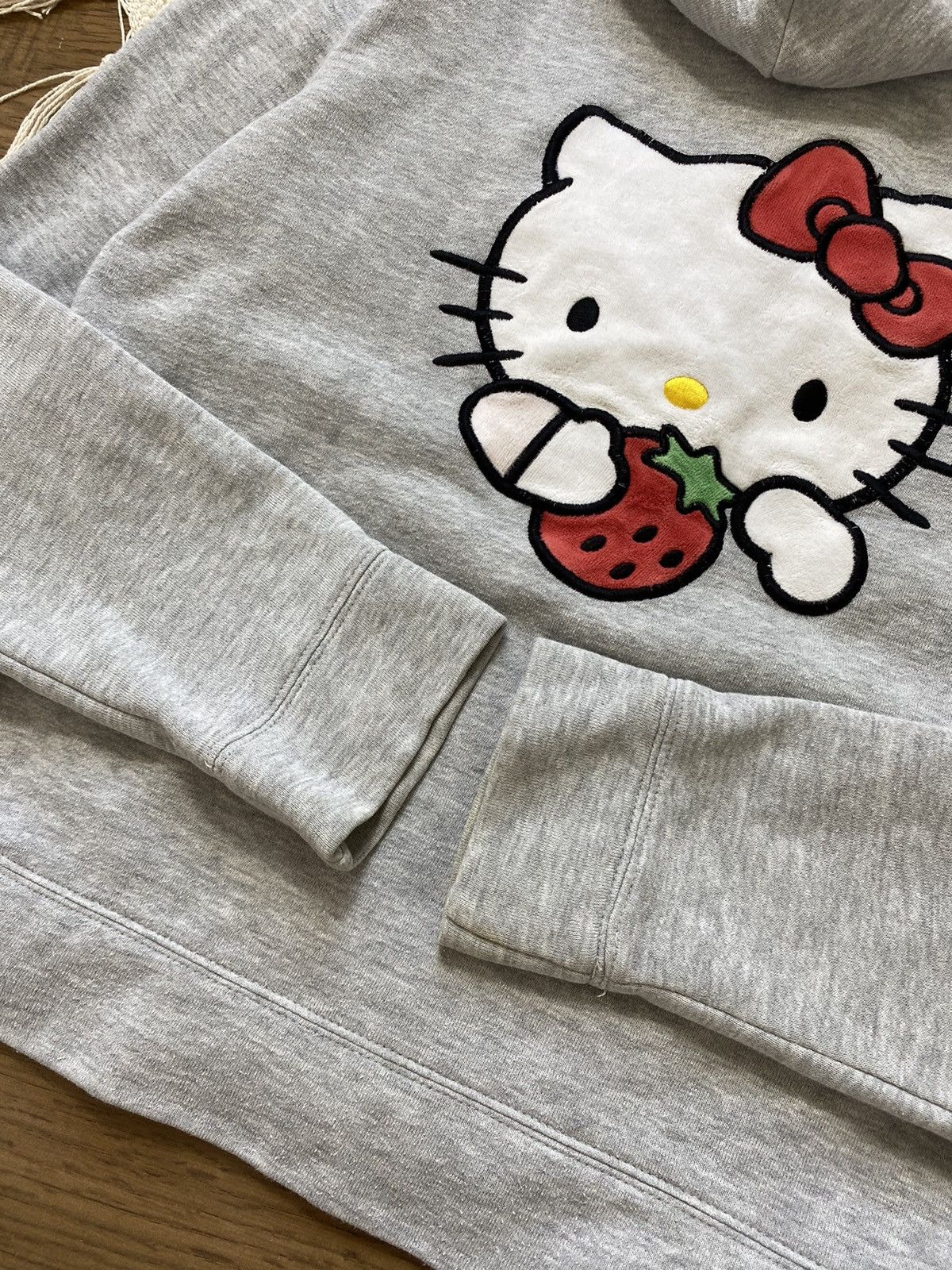Cartoon Network 🍓HELLO KITTY STRAWBERRY ZIP HOODIE🍓 Size S / US 4 / IT 40 - 3 Thumbnail