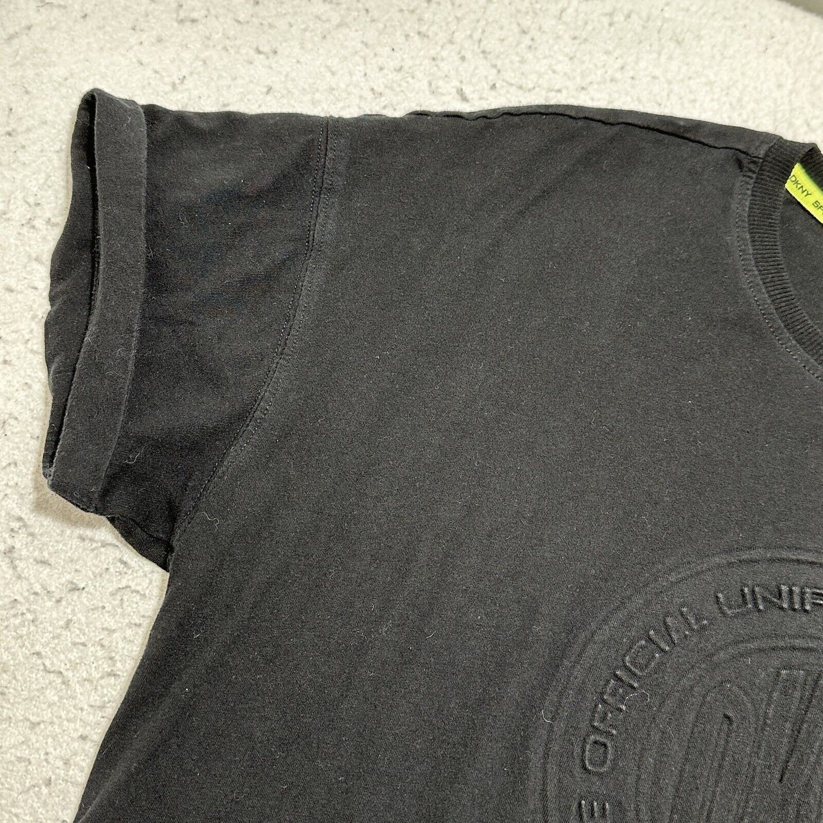 DKNY DKNY XL Short Sleeve TShirt Textured Logo Black Crewneck Tee Size US XL / EU 56 / 4 - 6 Thumbnail