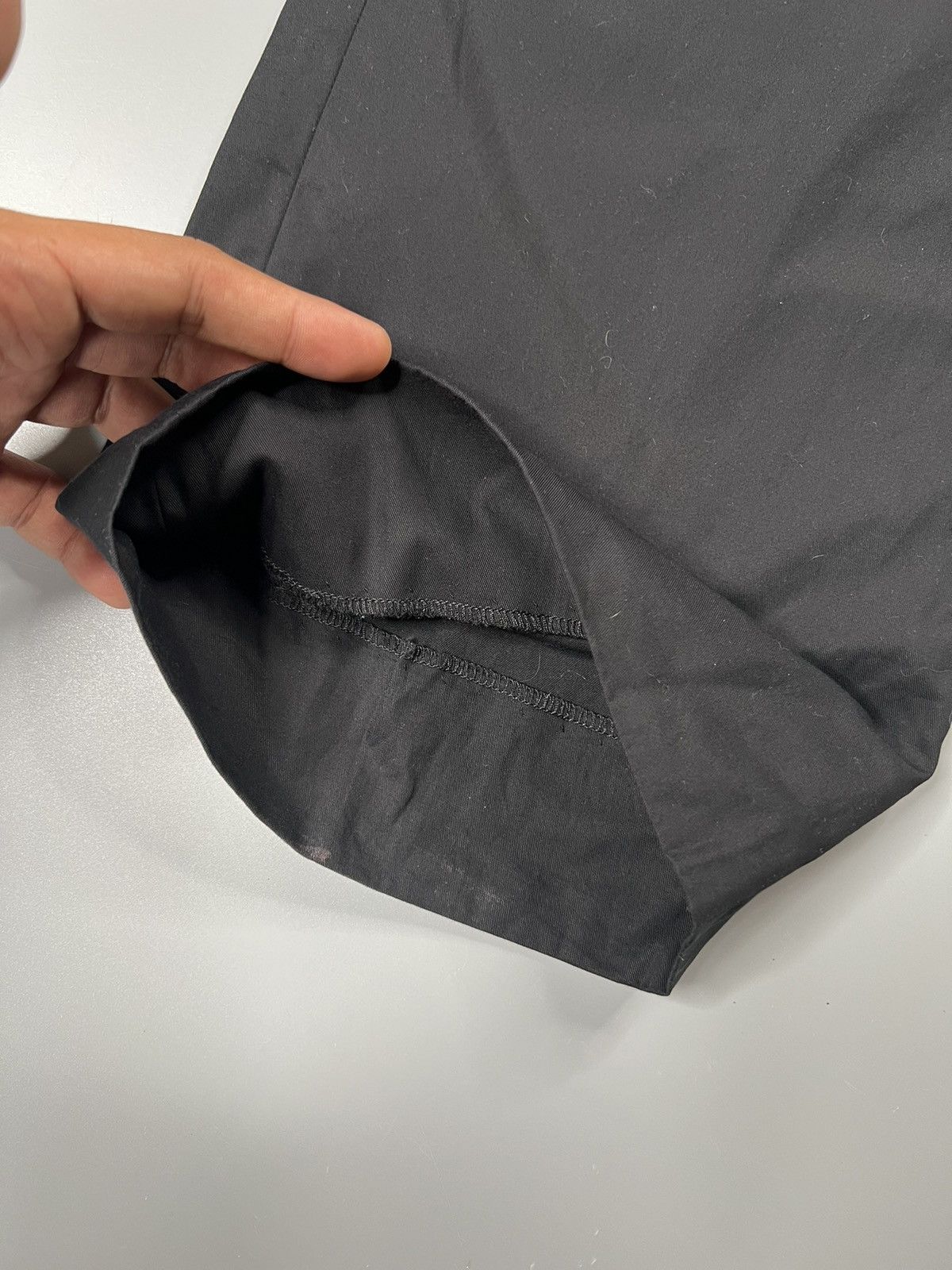 Louis Vuitton Grail Louis Vuitton Matte Black LV Logo waist buckle Trouser Size US 34 / EU 50 - 12 Thumbnail