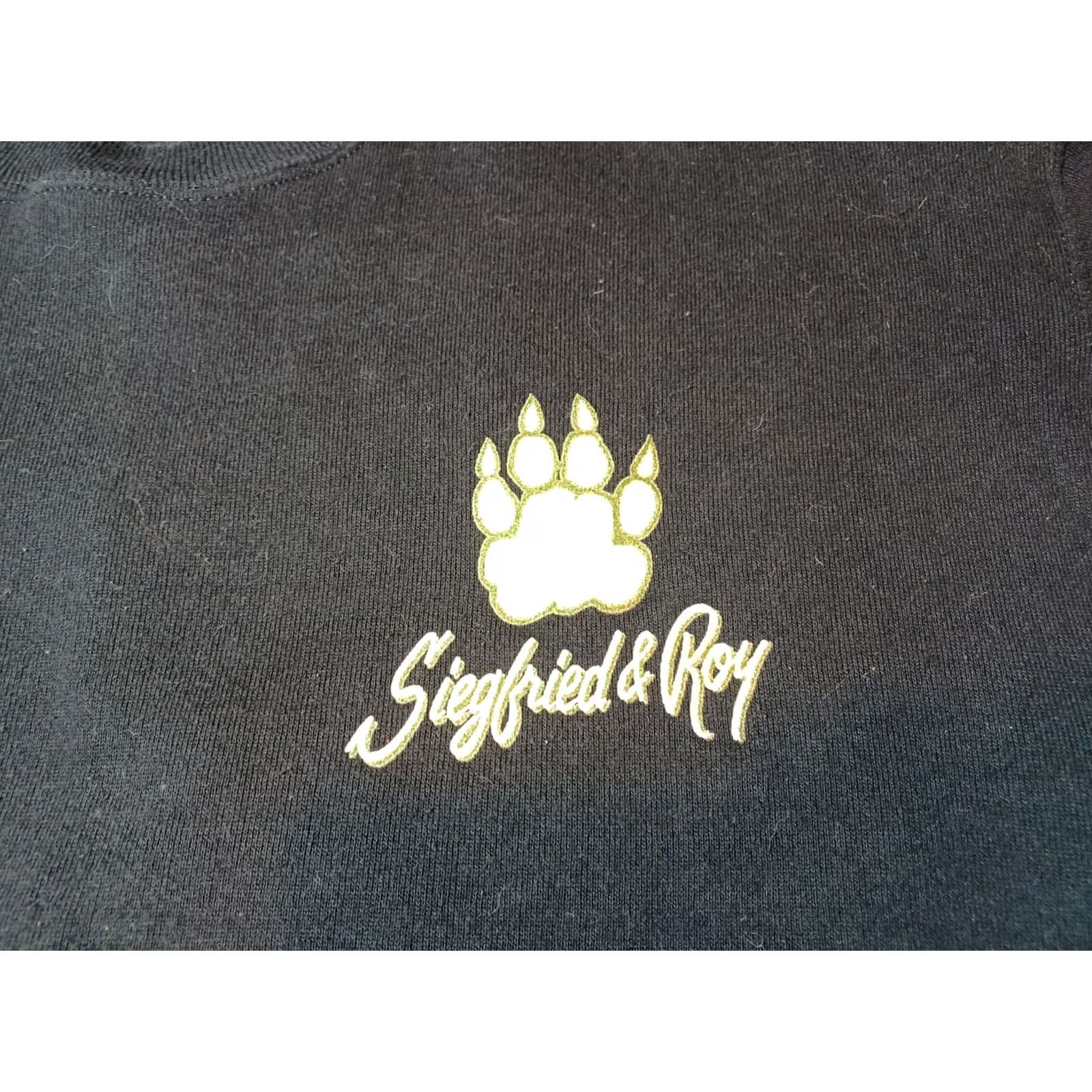 Vintage VINTAGE Siegfried & Roy White Tigers At The Mirage Sweatshirt Womens Med White Tigers At The Mirage 19 in wide 25 in long Size US M / EU 48-50 / 2 - 4 Thumbnail