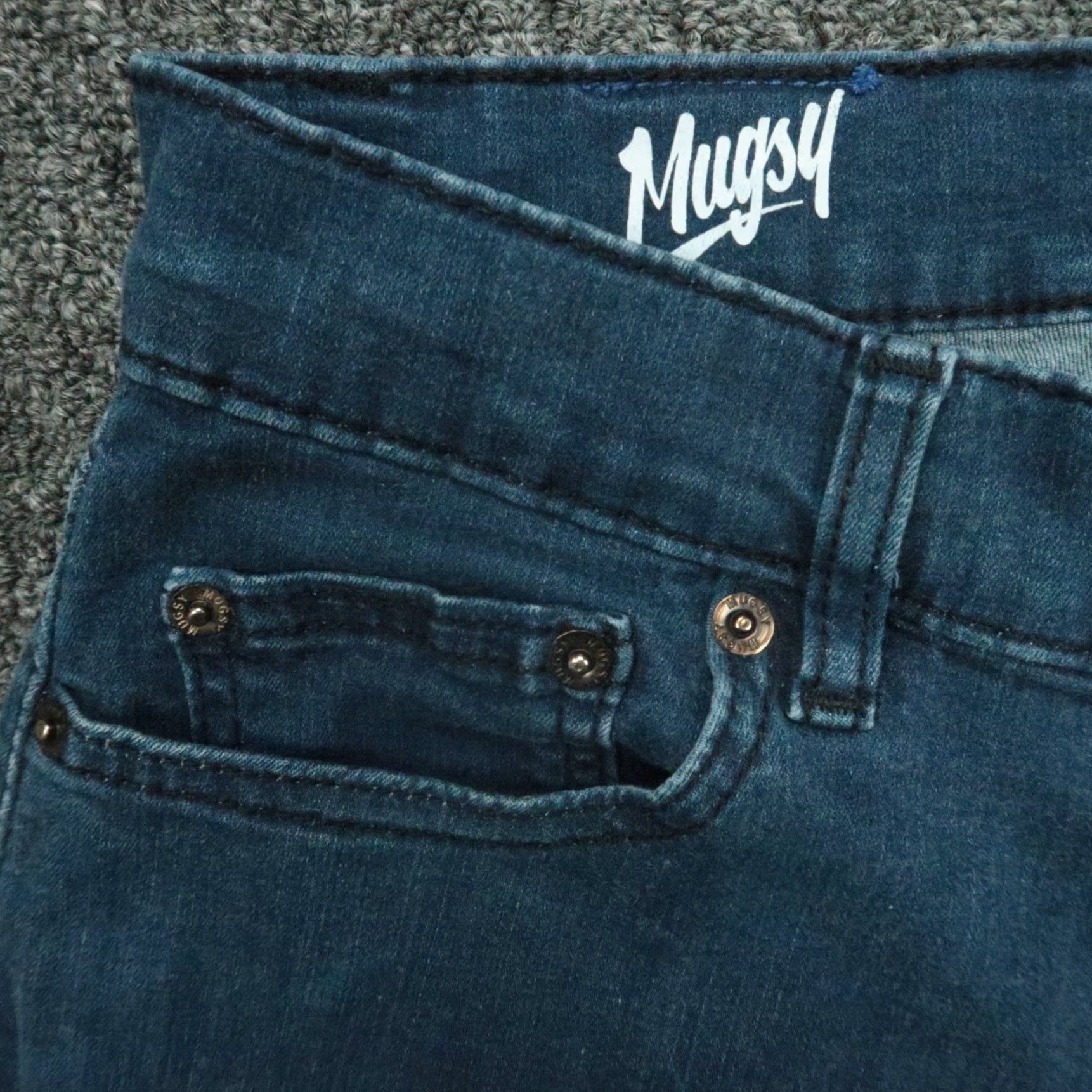 Vintage Mugsy Jeans Men 5-Pocket Straight Style Denim Jeans Blue Medium Wash 31x32 Cotton Polyester Viscose Stretch Regular Fit Belt Loops Machine Washable Size US 31 - 3 Thumbnail