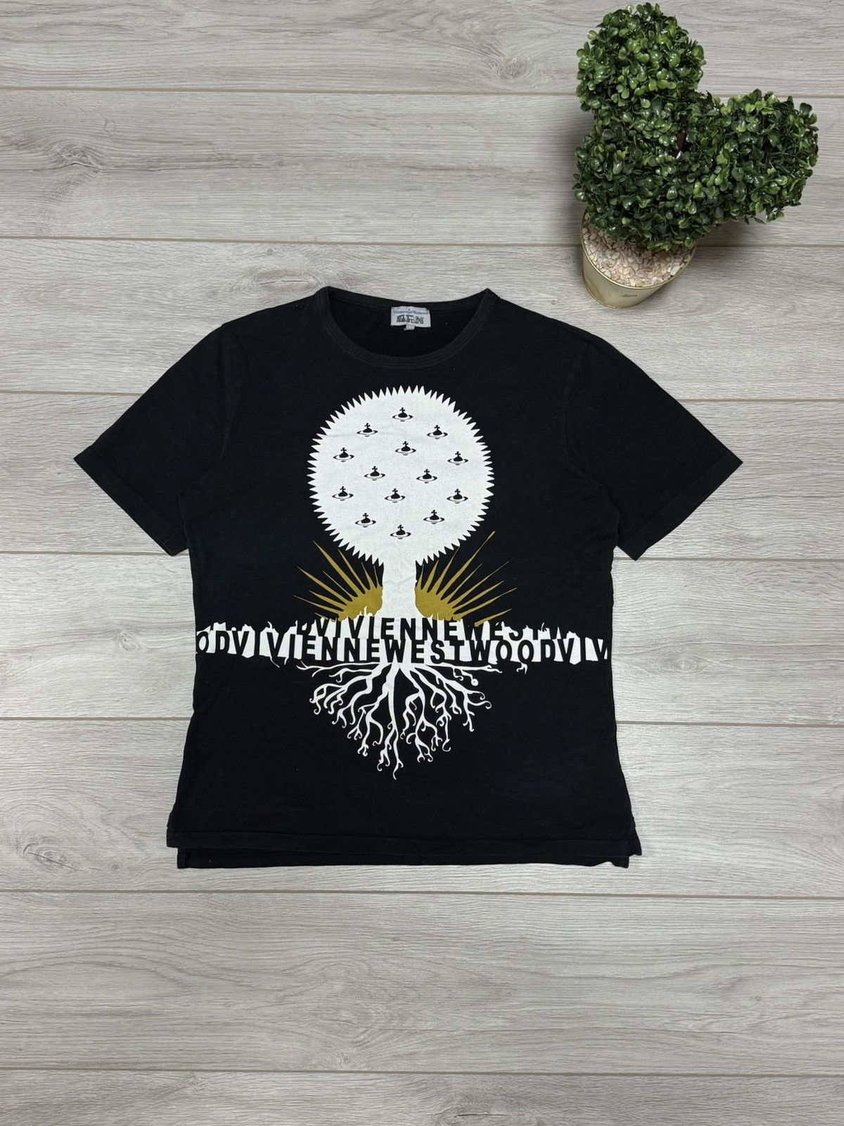 Vivienne Westwood Vivienne Westwood RARE big tree monogram orb spell tee eb0 Size US L / EU 52-54 / 3 - 1 Thumbnail