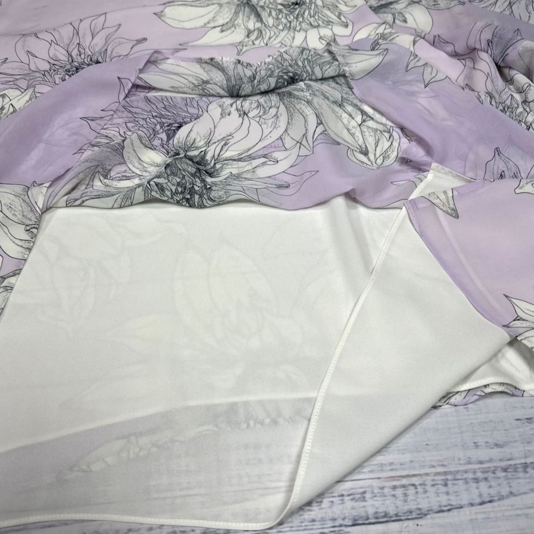 Vince Camuto Vince Camuto Womens Blouse 3X Lilac/White Long Ruffled Sleeve Floral Keyhole Size XXL / US 16-18 / IT 52-54 - 5 Thumbnail
