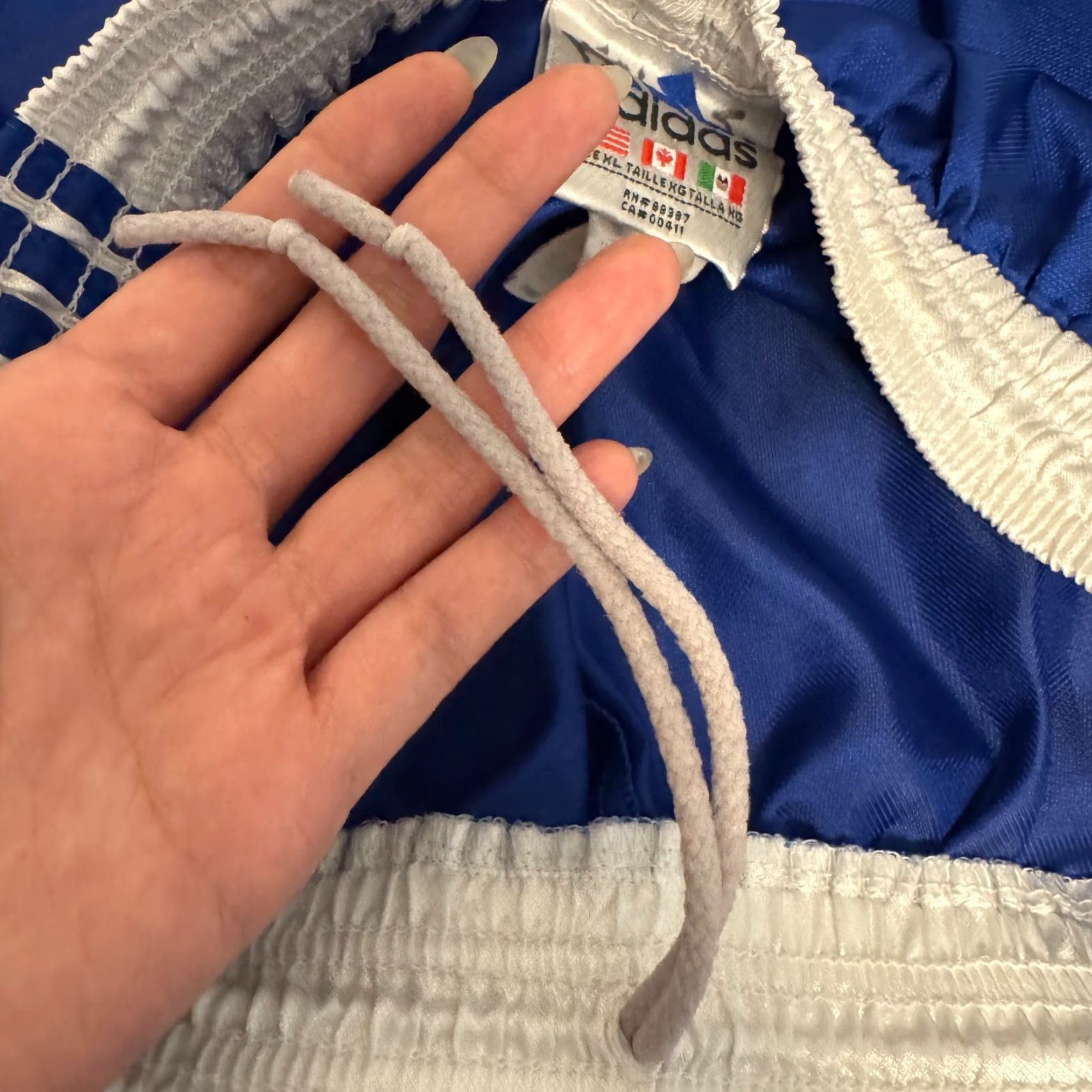 Adidas VINTAGE Adidas Soccer Shorts XS Boys Girls Royal Blue Sporty Stripe Y2K Cyber Grunge Size 26" / US 2 / IT 38 - 3 Thumbnail
