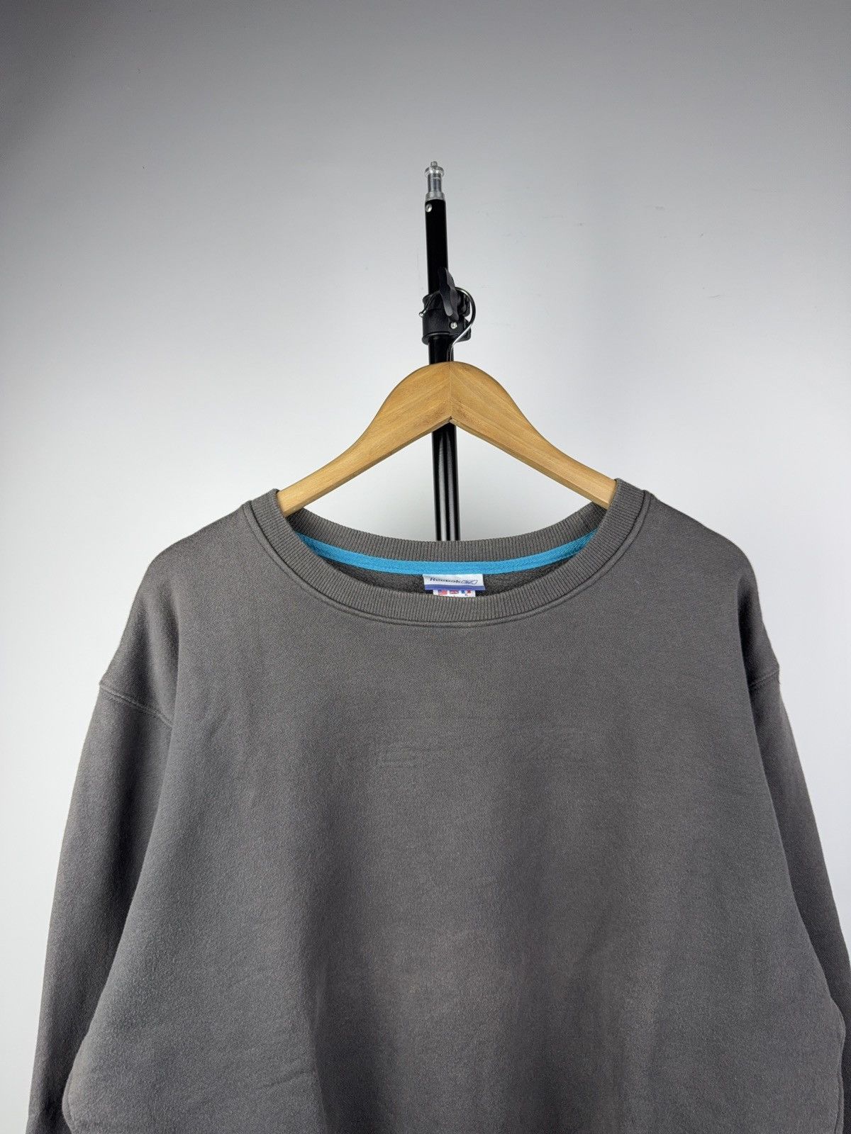 Reebok 90s Retro Reebok Vintage Faded Crewneck Sweatshirt Big Logo Size US L / EU 52-54 / 3 - 2 Thumbnail