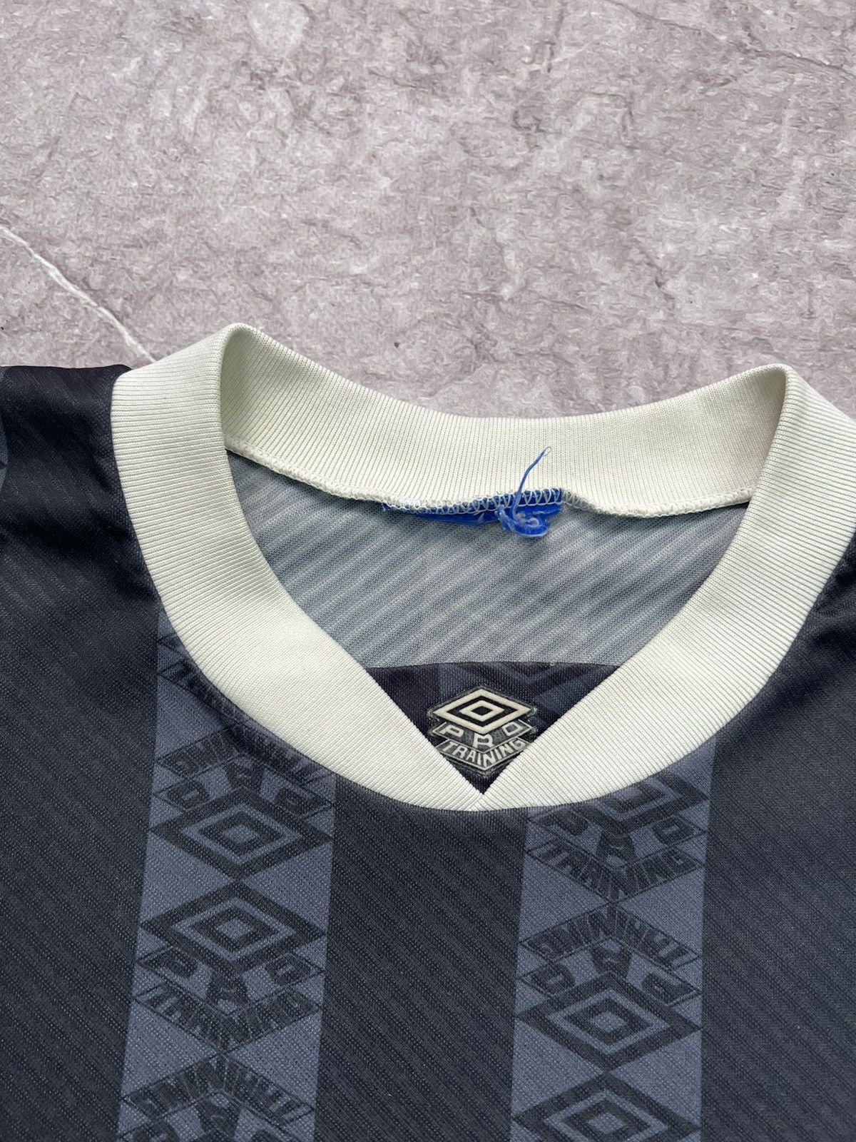 Umbro × Vintage VINTAGE TRAINING 90s UMBRO JERSEY T SHIRT BLOCKCORE Size US M / EU 48-50 / 2 - 6 Thumbnail