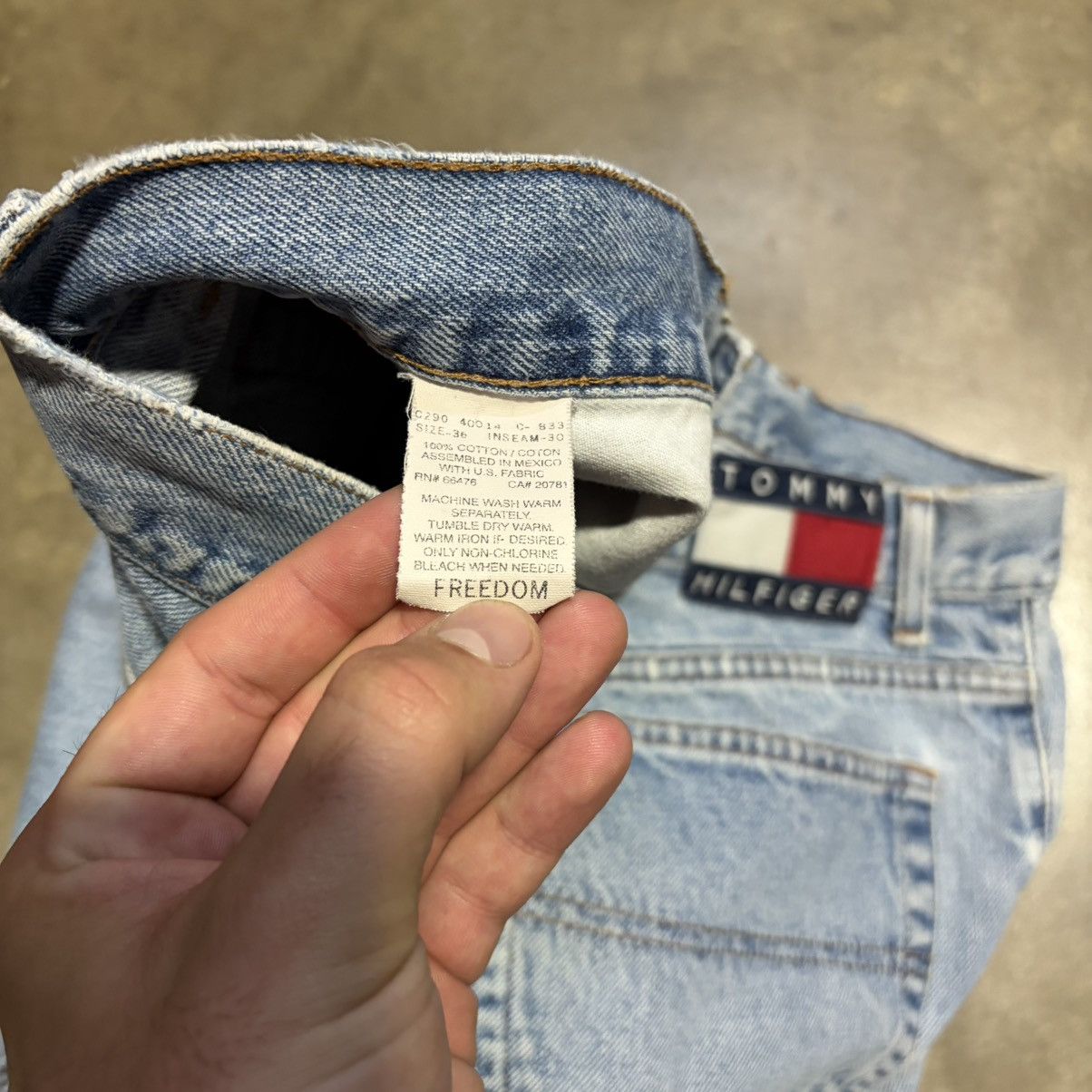 Tommy Hilfiger Vintage Tommy Hilfiger Baggy Denim Jeans Loose Faded 90s USA Size US 36 / EU 52 - 16 Thumbnail