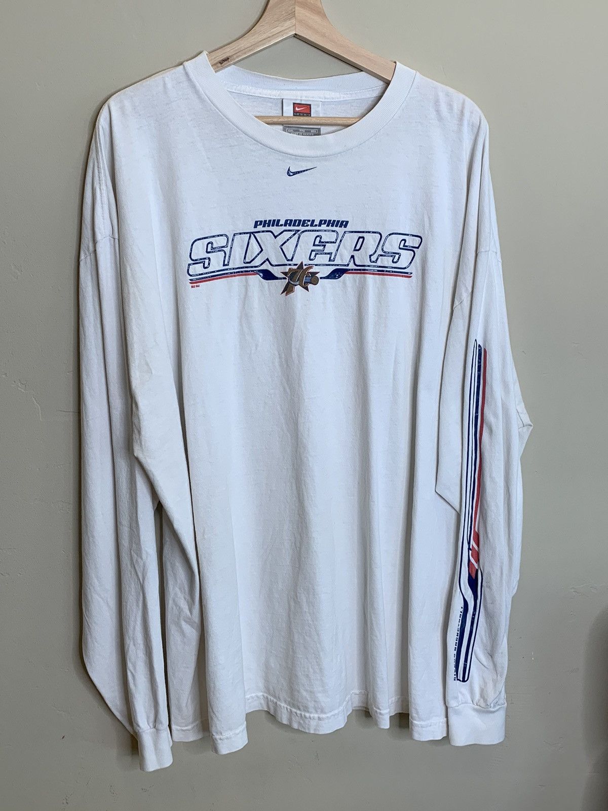 NBA *RARE* Vintage Nike Philadelphia 76ers Center Swoosh Shirt Size US XXL / EU 58 / 5 - 1 Thumbnail