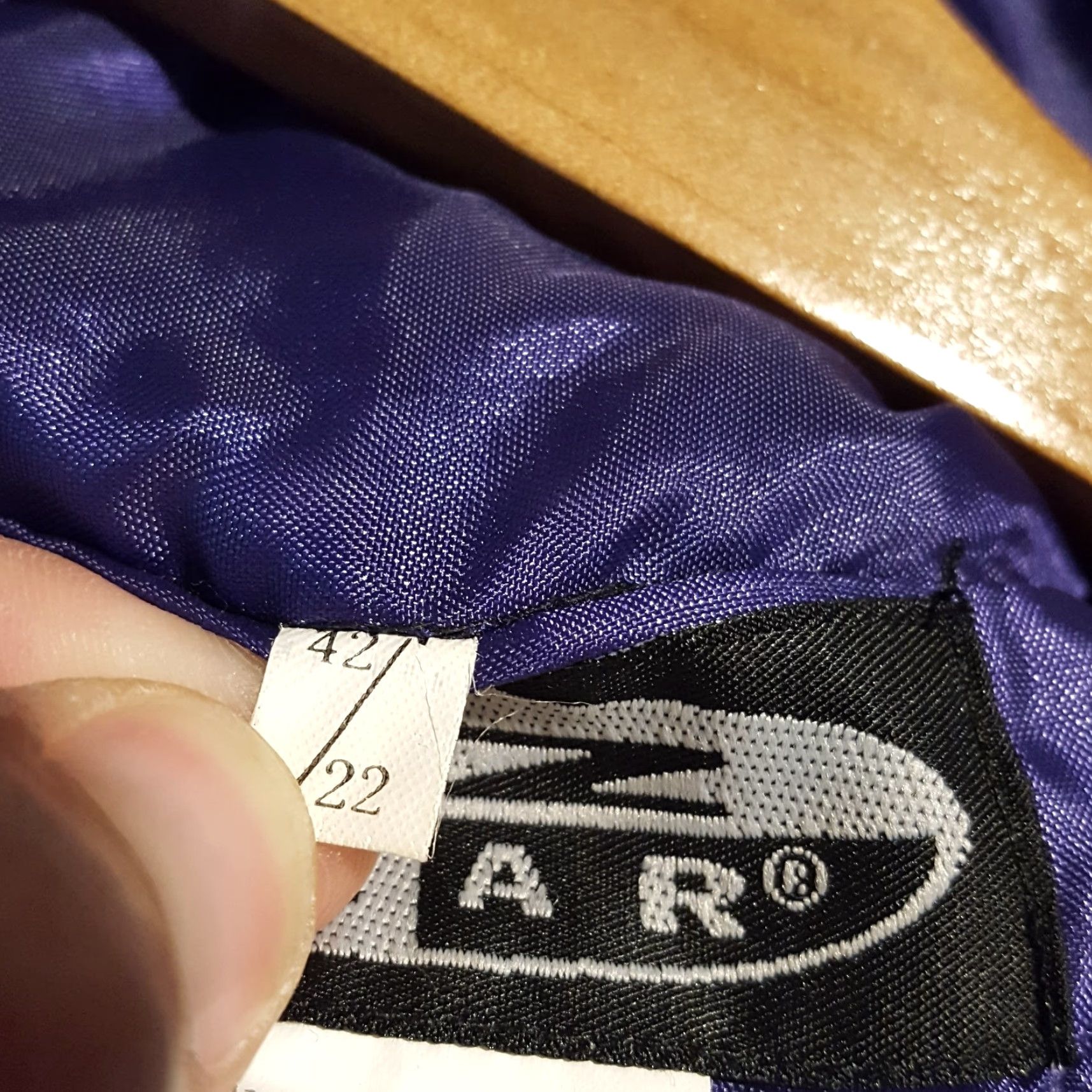 Etro VINTAGE EZ Gear Purple Track Jacket Women's XL Windbreaker Zip Up 80s Retro Gold Embroidered Logo Pockets Full Zip Lightweight Softshell Jacket Women Size XL / US 12-14 / IT 48-50 - 6 Thumbnail