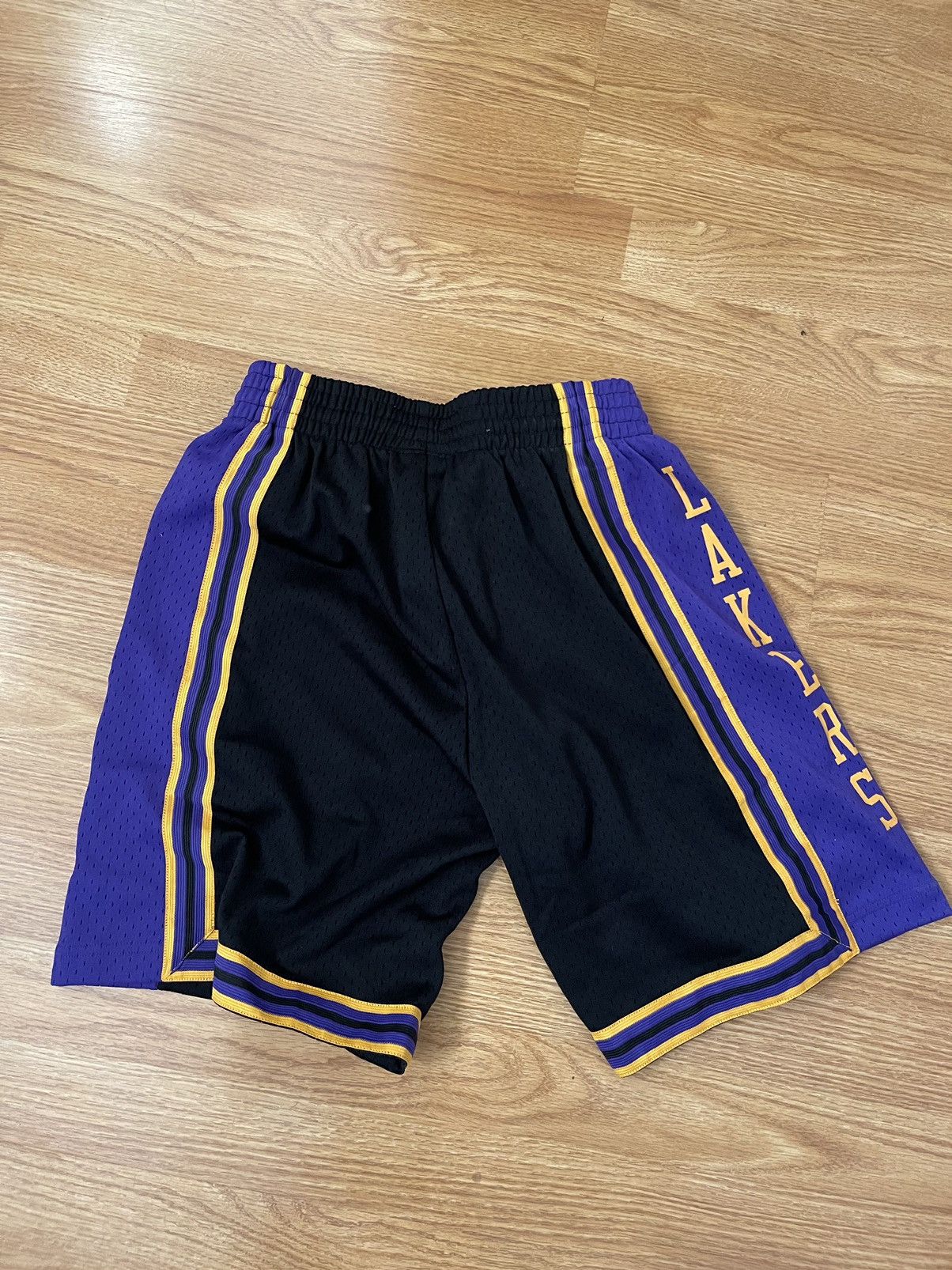 Mitchell & Ness Los Angeles Lakers Mitchell and Ness Shorts Size Small Size US 30 / EU 46 - 2 Thumbnail