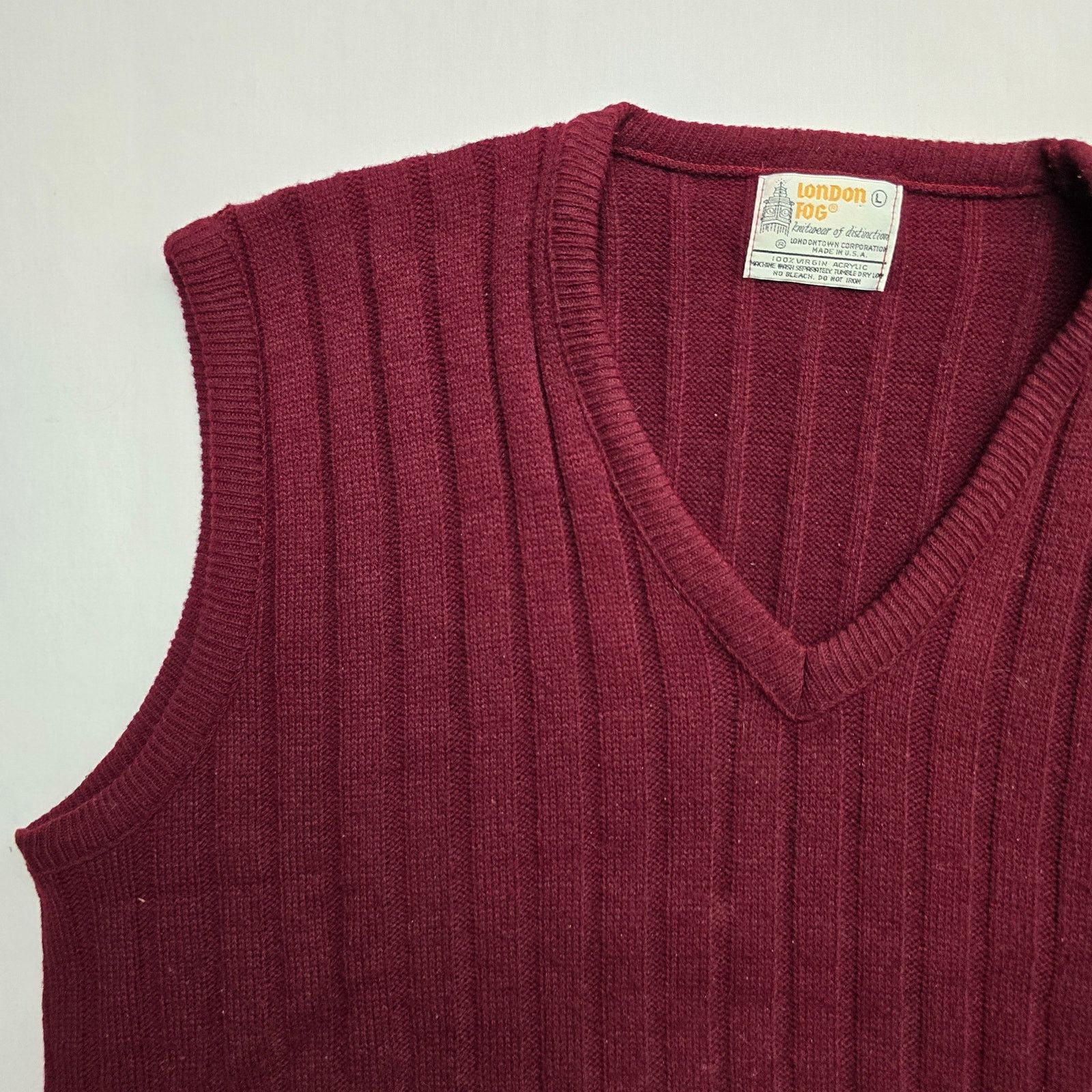 London Fog × Vintage Vintage London Fog Sweater Vest Large V Neck Acrylic Maroon Size US L / EU 52-54 / 3 - 4 Thumbnail