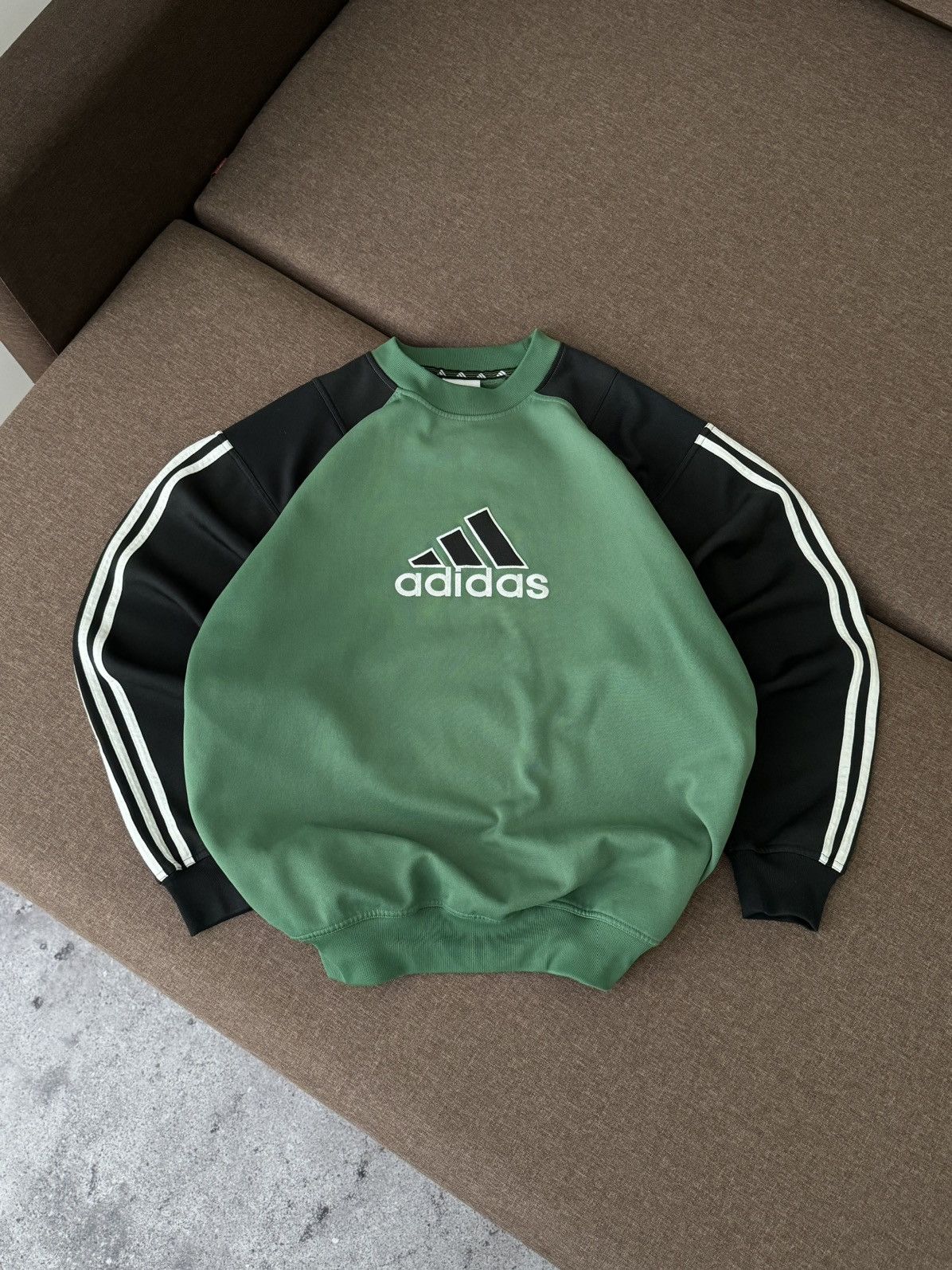 Adidas × Vintage Vintage Adidas oversized big logo Y2K green sweatshirt Size US L / EU 52-54 / 3 - 3 Thumbnail
