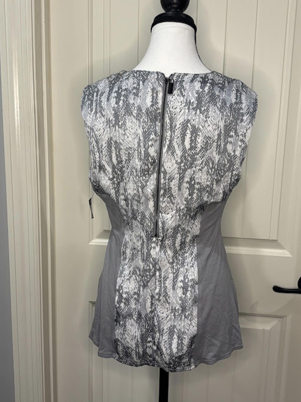 Alfani 16. Alfani Women's Sleeveless Top w/ Gray Snake Print Design Size M / US 6-8 / IT 42-44 - 3 Thumbnail