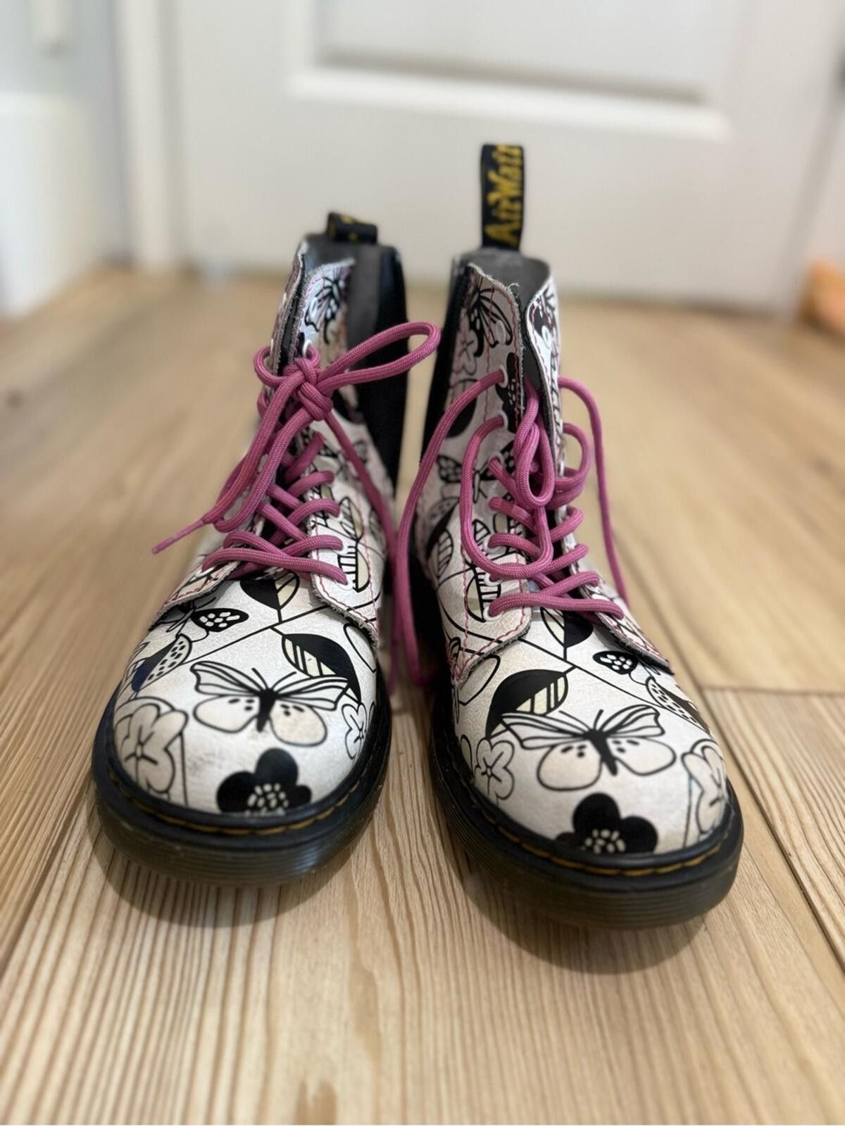 Dr. Martens Dr. Martens White Floral Lace-Up Boots with Pink Laces Size US 5 / IT 35 - 3 Thumbnail