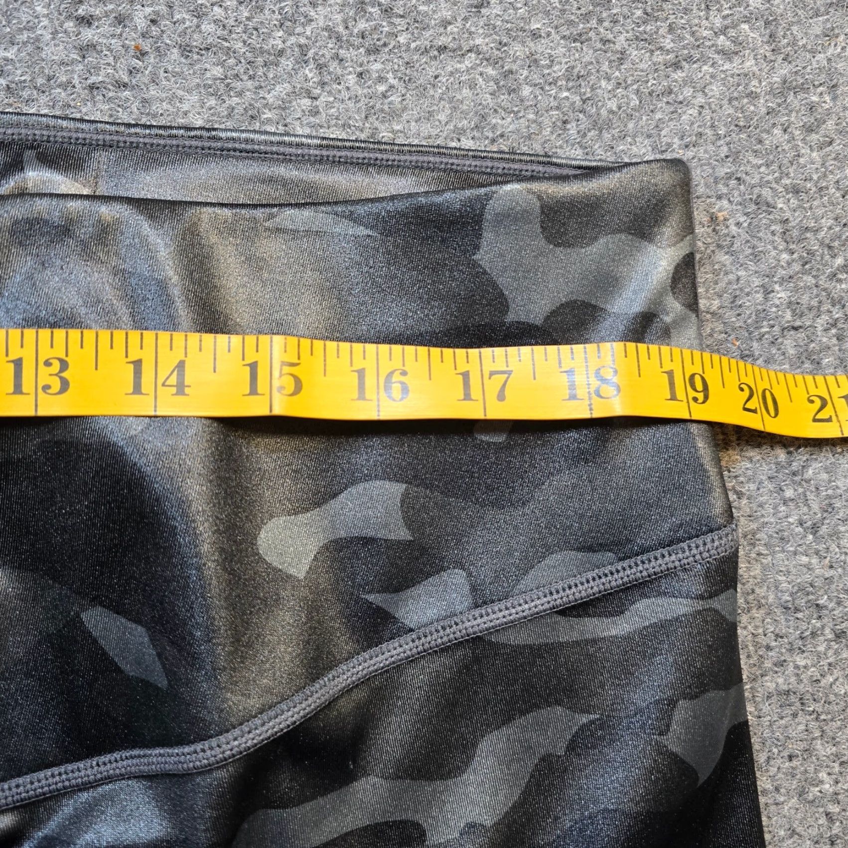 Nike Nike Dri-FIT Pants Women 2X Gray Camouflage Shiny Stretch Fitted Athleisure Casual Pants Size 40" / US 18 - 4 Thumbnail