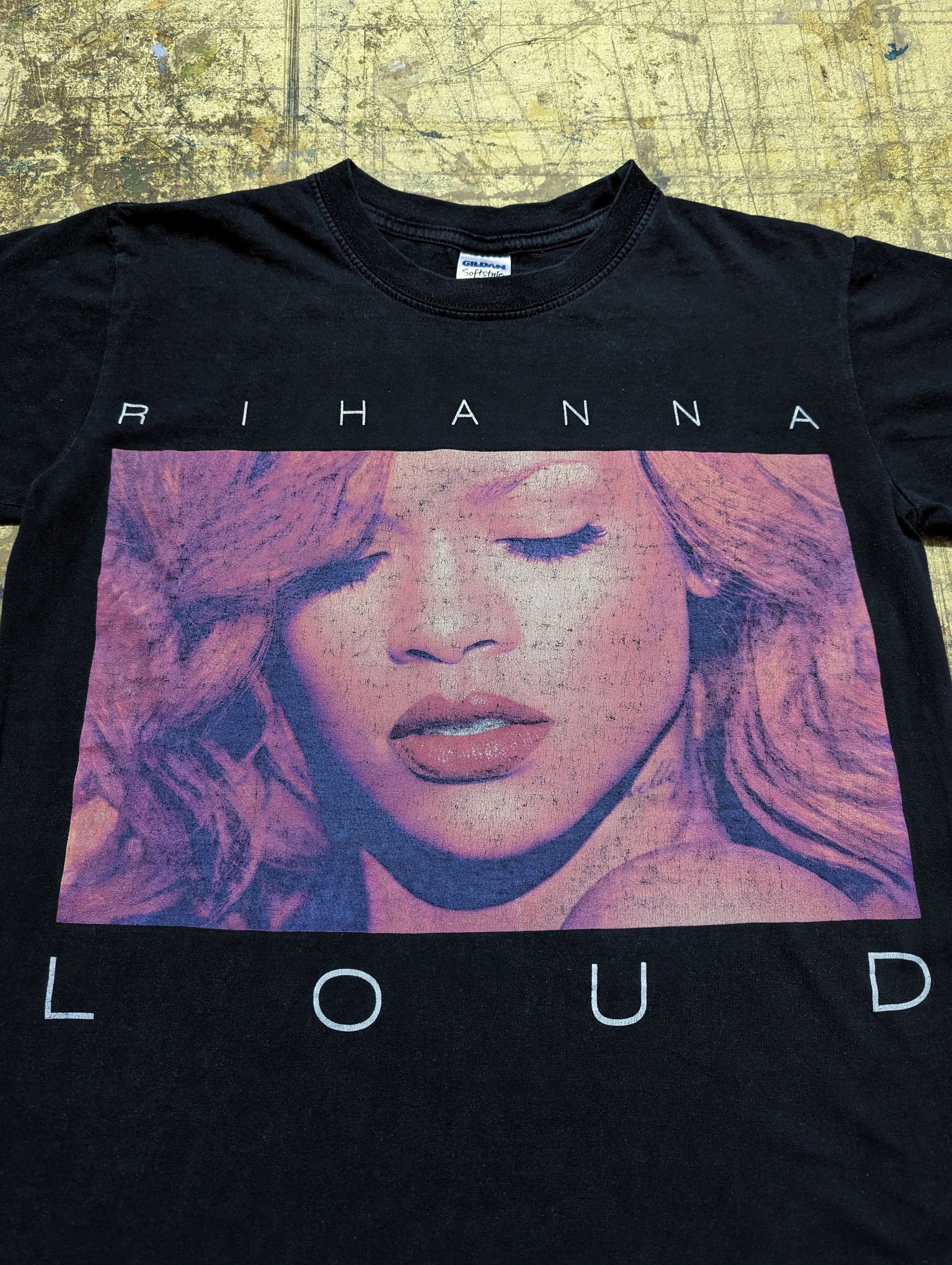 Band Tees 00s Rihanna "Loud" Tour T Shirt Size S / US 4 / IT 40 - 1 Thumbnail
