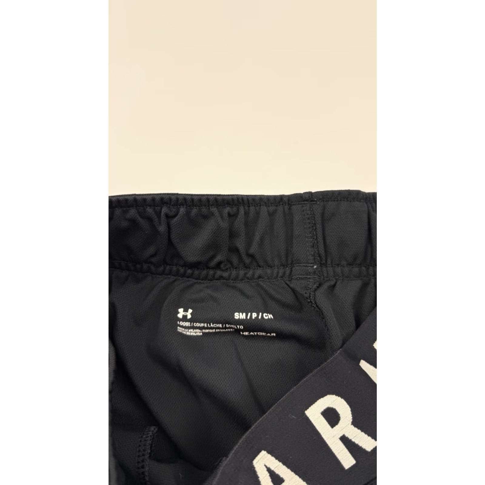 Under Armour VINTAGE? Wait—no. Under Armour Shorts Women S Black HeatGear Loose Running Athletic Size 28" / US 6 / IT 42 - 3 Thumbnail