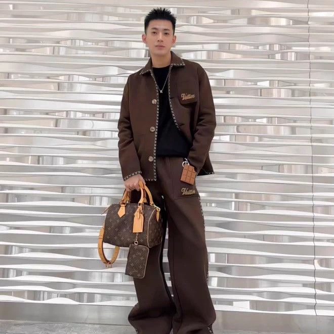 Louis Vuitton LV x Tyler 24 letter-embroidered long-sleeve brown jacket Size XS / US 0-2 / IT 36-38 - 8 Thumbnail