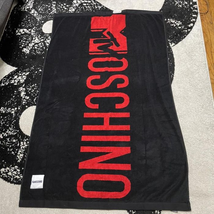 Moschino towel discount h&m