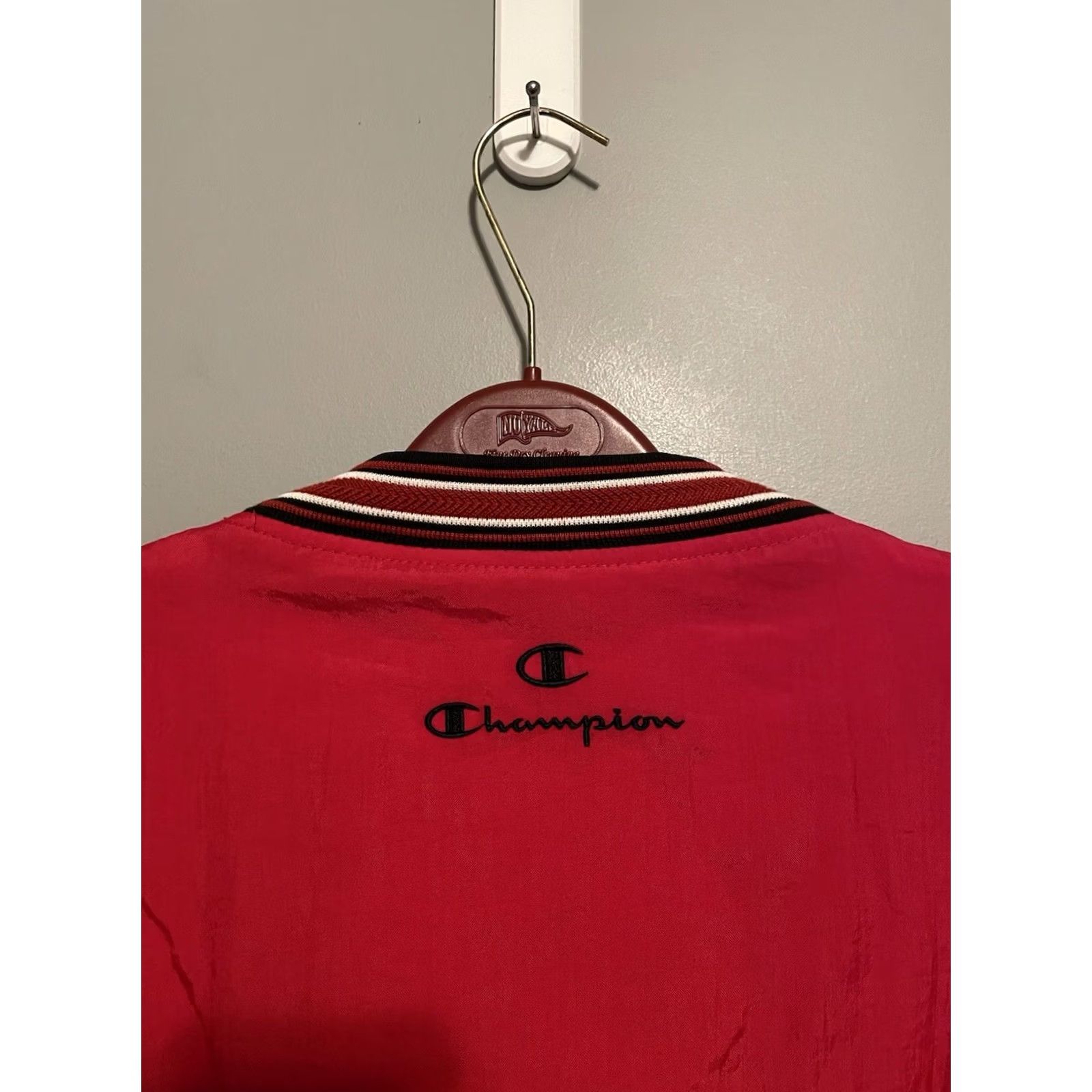 Champion VINTAGE Champion Windbreaker Jacket Mens XL Red Lined Pockets 90s PullOver Pullover Logo Embroidered Zipped Pockets Nylon Short Jacket Size US XL / EU 56 / 4 - 6 Thumbnail