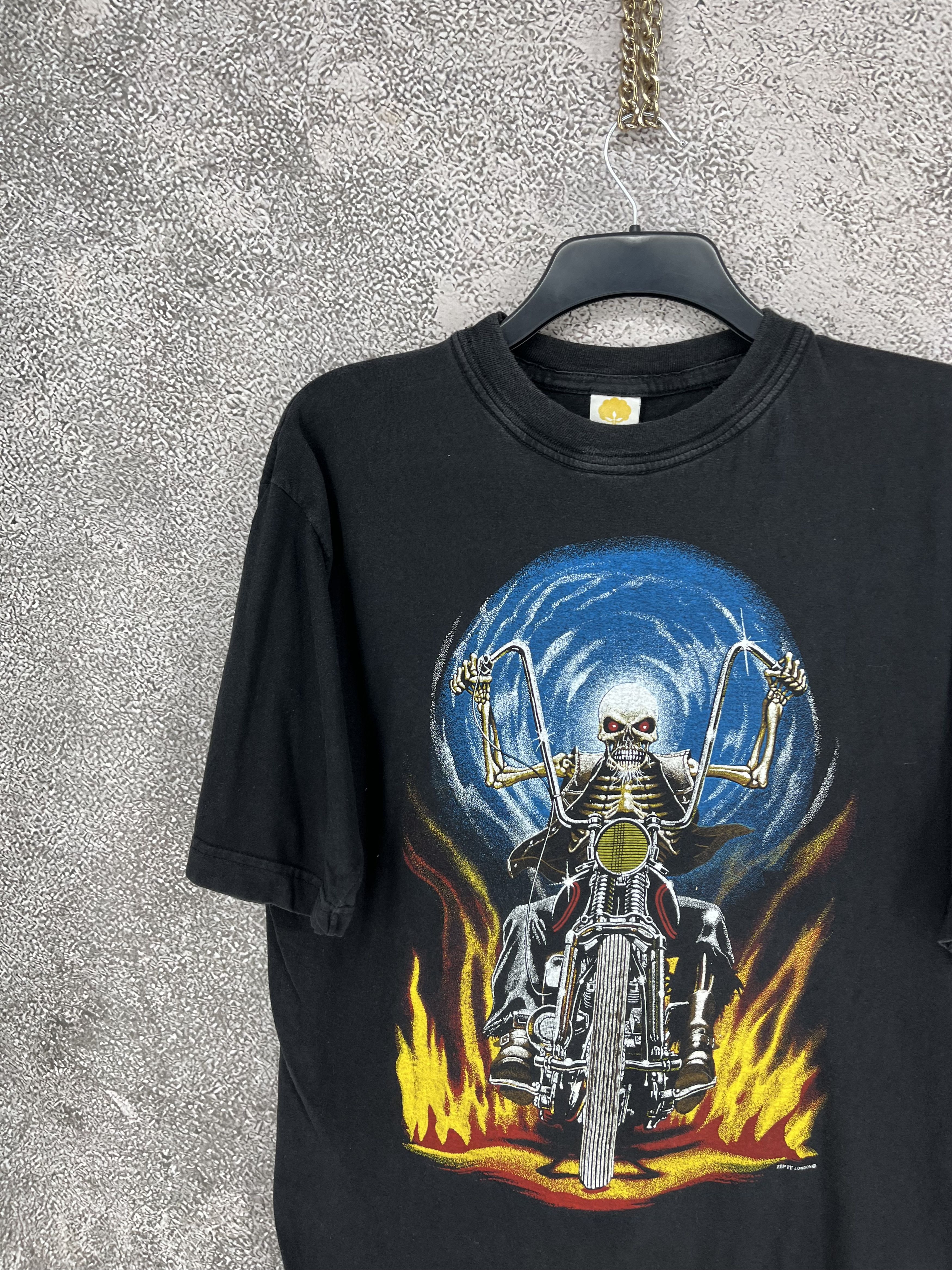 Vintage Vintage Zip It London Skull Motorcycle Graphic T-Shirt Size US XL / EU 56 / 4 - 4 Thumbnail