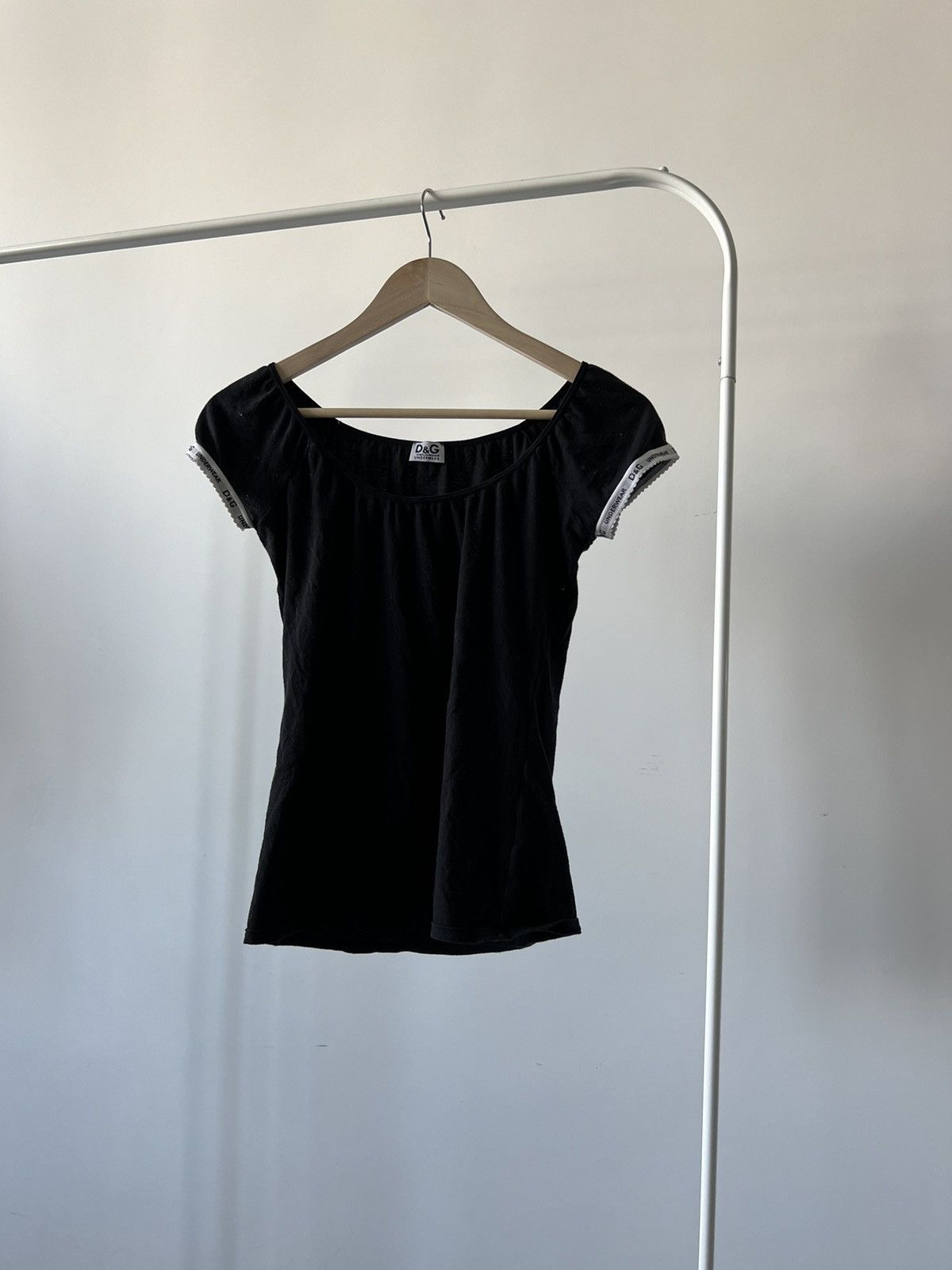Dolce & Gabbana Dolce Gabbana Luxury Top T-Shirt S Size 😍 Size S / US 4 / IT 40 - 2 Thumbnail
