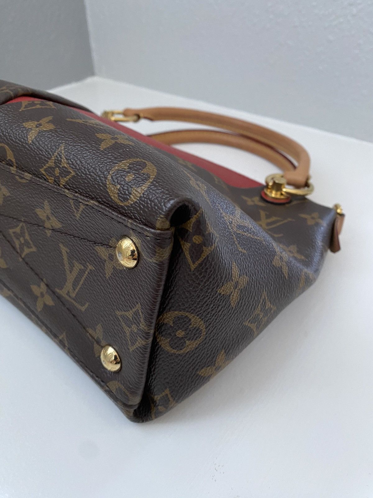 Louis Vuitton Authentic Louis Vuitton V Tote BB Size ONE SIZE - 4 Thumbnail