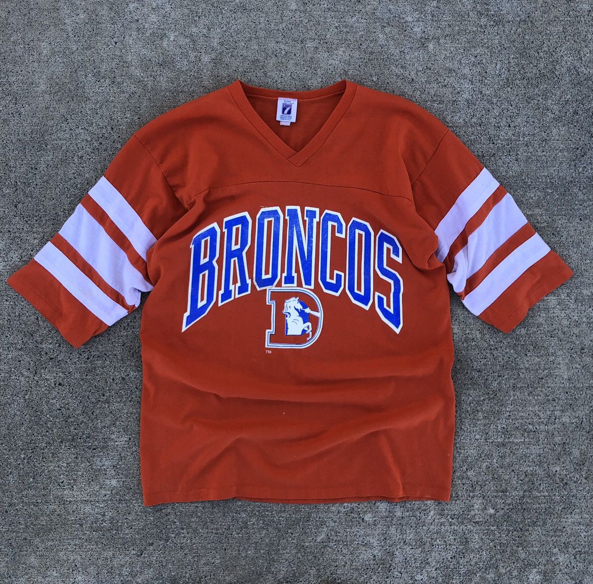 NFL × Vintage Vintage 90s Denver Broncos logo tee Size US L / EU 52-54 / 3 - 1 Thumbnail